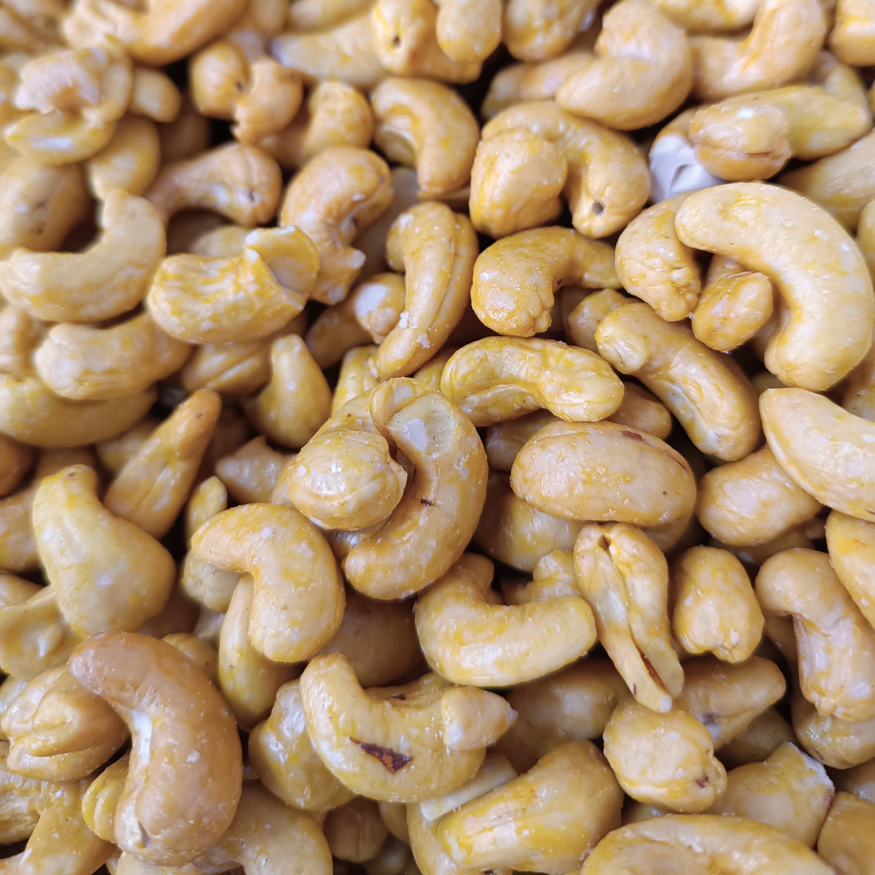 مغز بادام هندی زعفرانی 