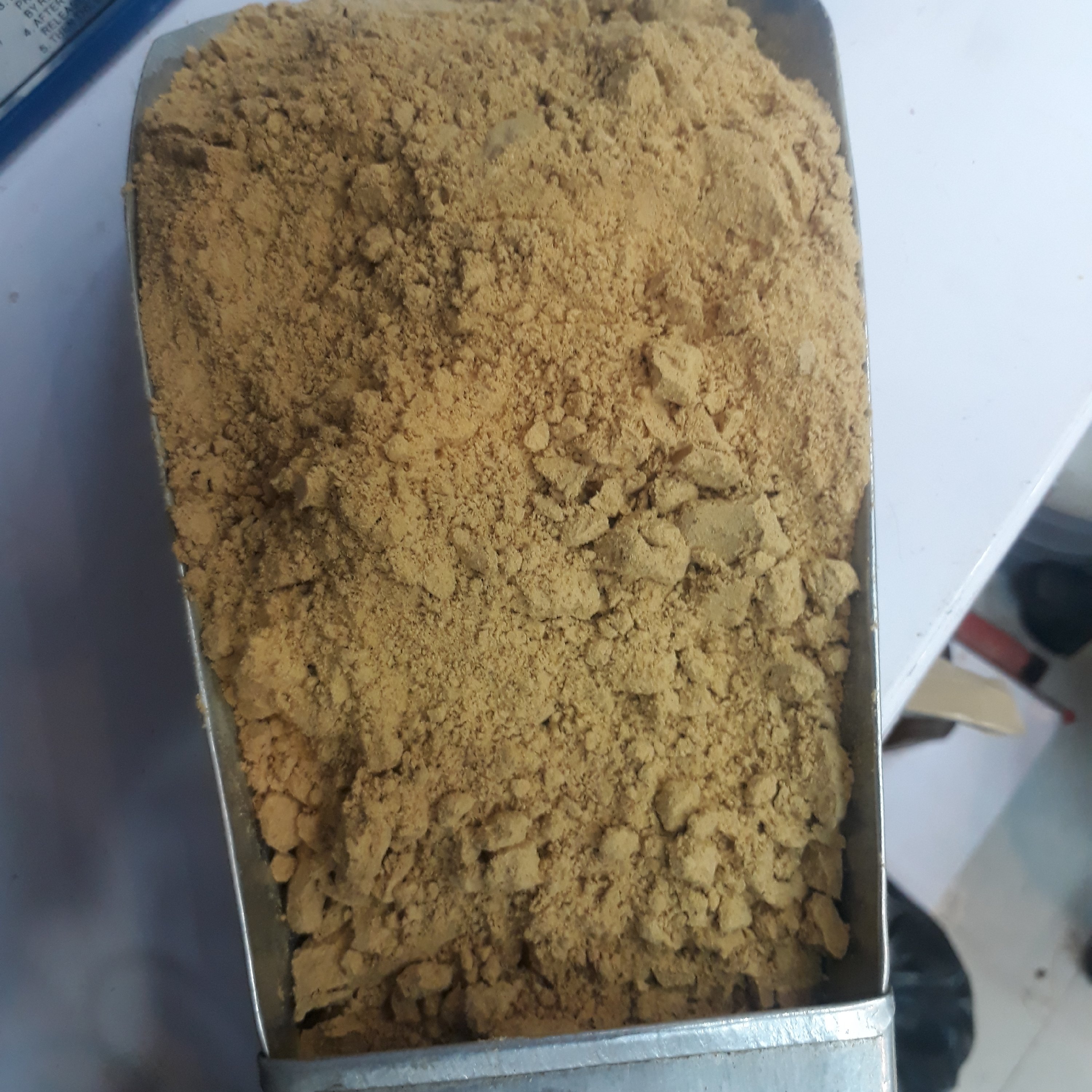 پودر زنجبیل خالص و تازه . آسیاب شده توسط خودمون