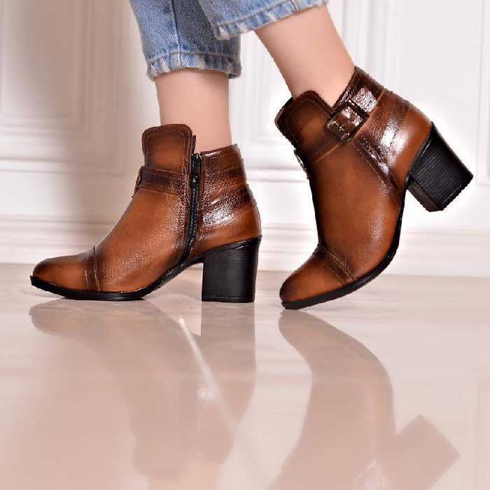 نیم_بوت
مدل کتایون
رویه چرم صنعتی درجه یک 
پاخوری شیک 
زیره پیو 6 سانت 

size:37ta 40