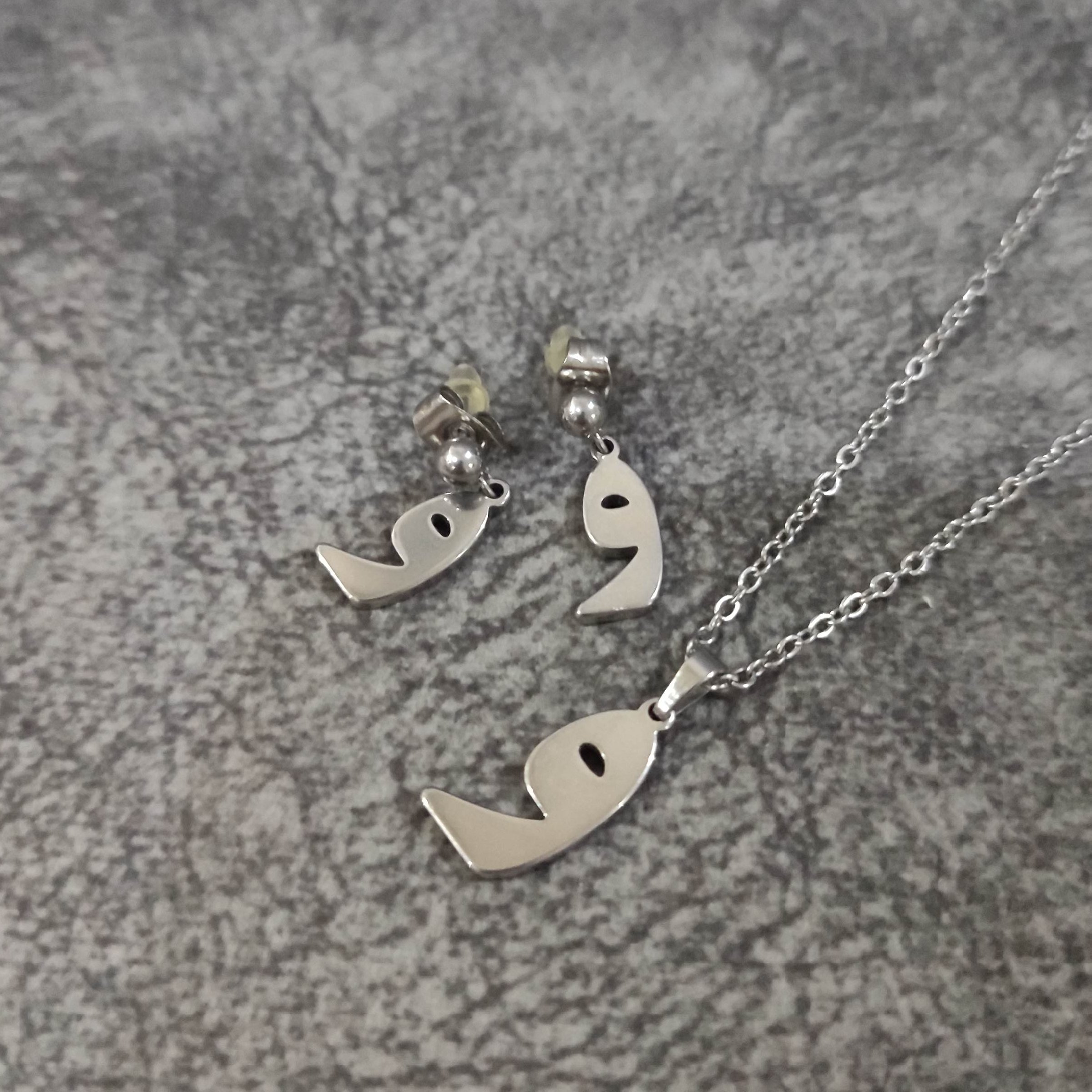 نیم ست حروف رنگ نقره ای جنس استیل  