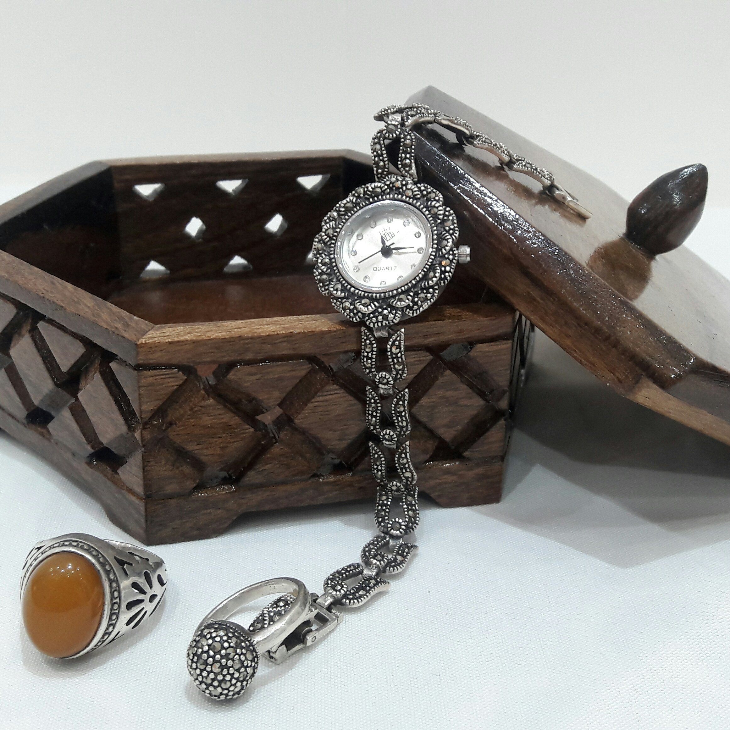 جعبه جواهر شش ضلعی