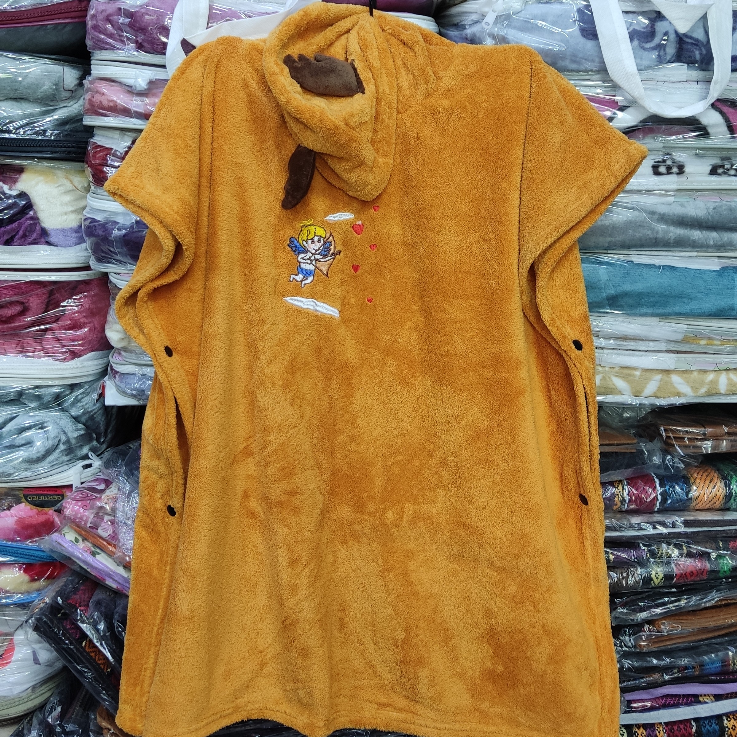 حوله حمام و استخری کودک