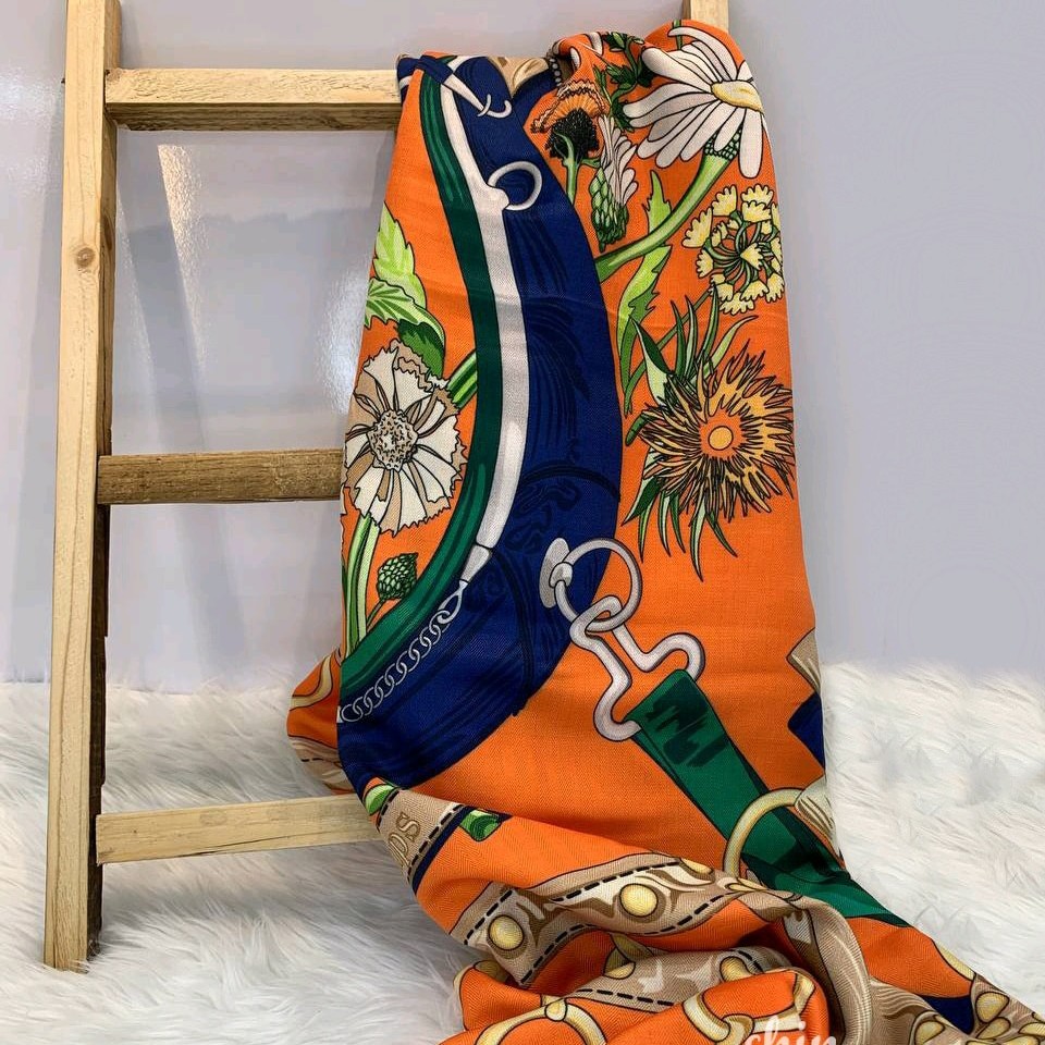 روسری قواره بزرگ دارای رنگ بندی