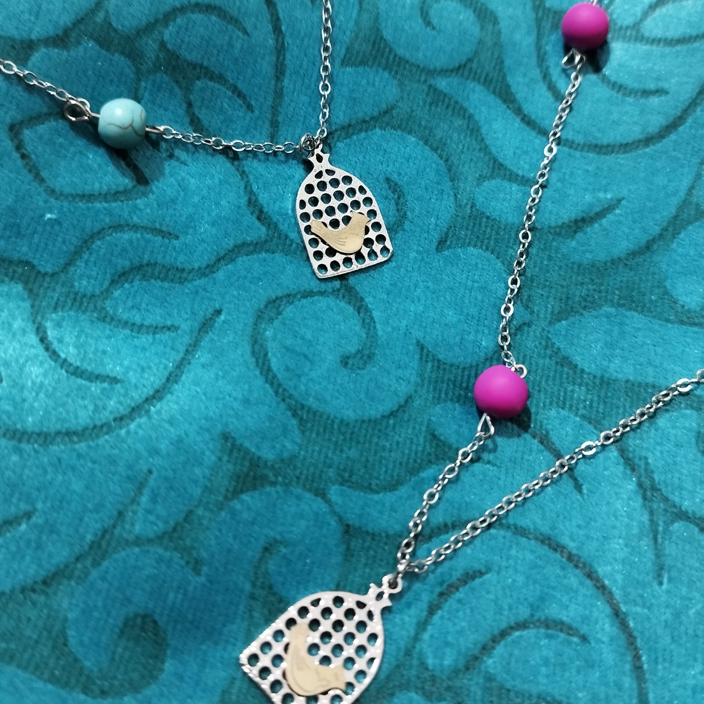 گردنبند مرغ آمین یا رنگهای متنوع