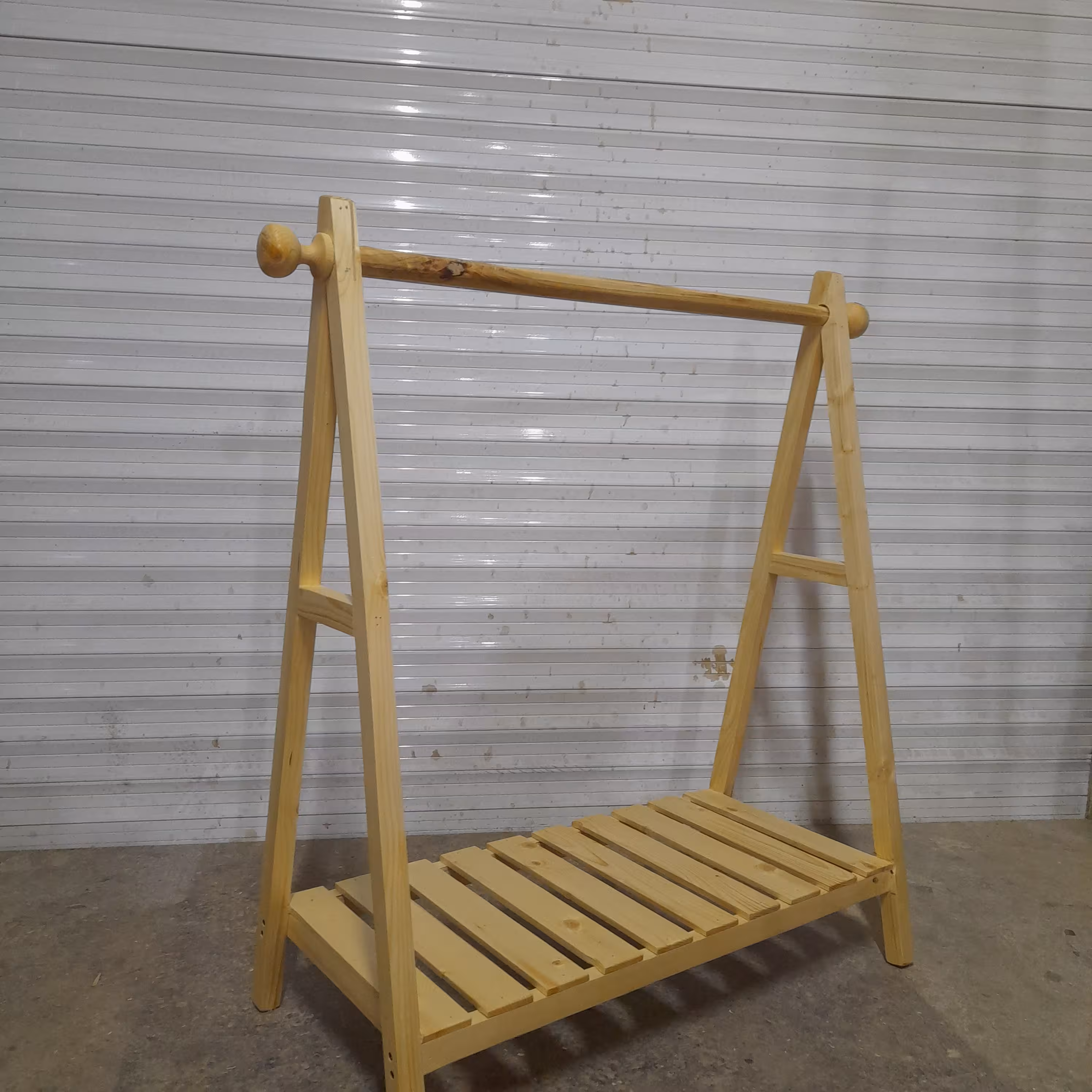 رگال لباس چوبی کودک