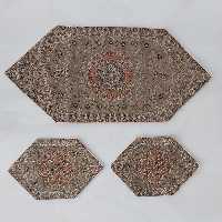 رومیزی ترمه ست 3 تکه طرح نسترن جدید رنگ نسکافه ای با کیفیت عالی 