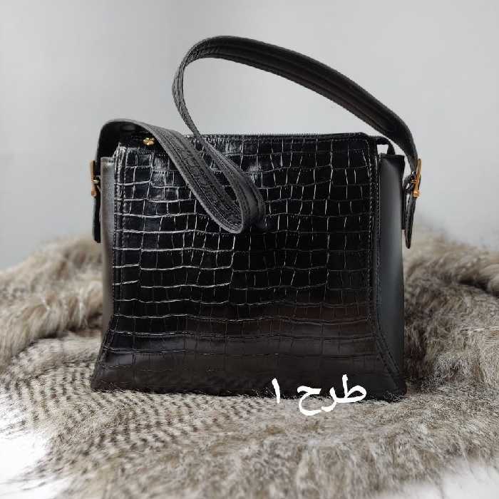 کیف دوشی رنگ مشکی بند پهن بسیار جادار در دو طرح راه راه و مربعی (ارسال رایگان)