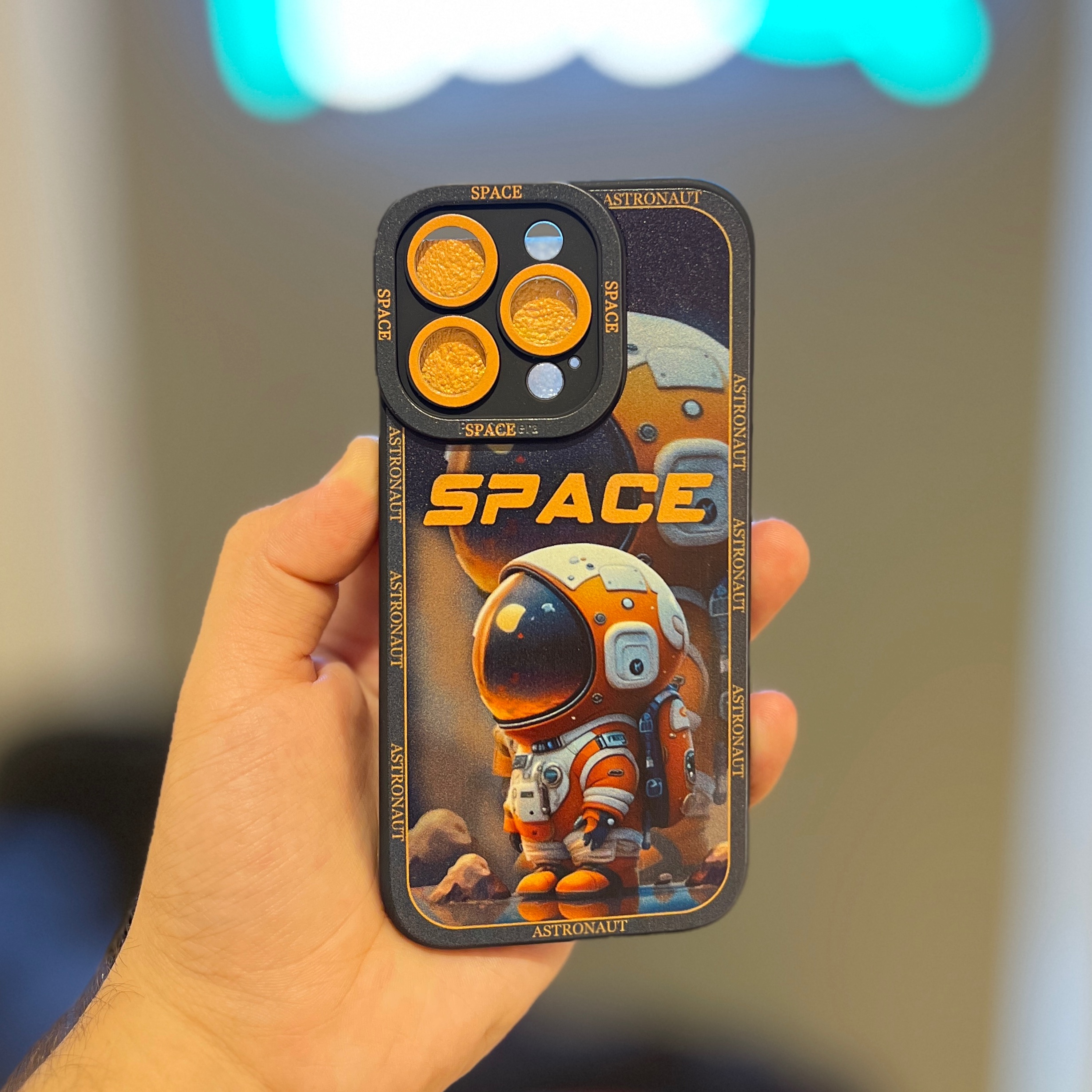 قاب آیفون 14 پرو  فانتزی مدل فضانورد 