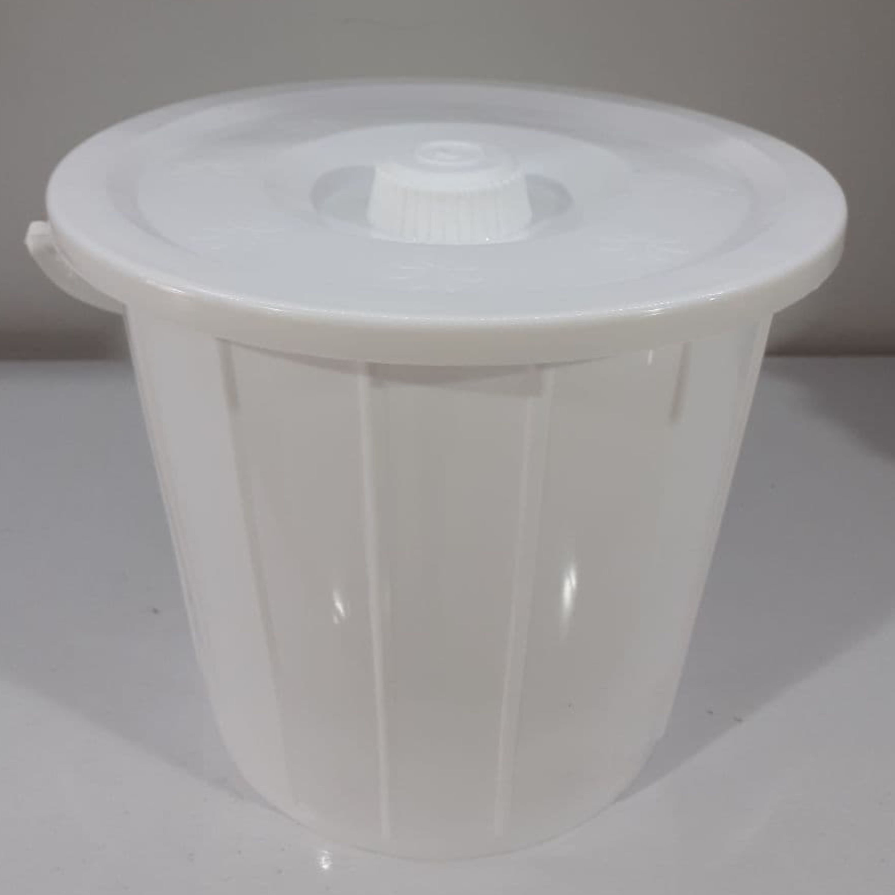 سطل درب دارشماره 6 قابل استفاده برای شیر ماست وانواع محصولات 