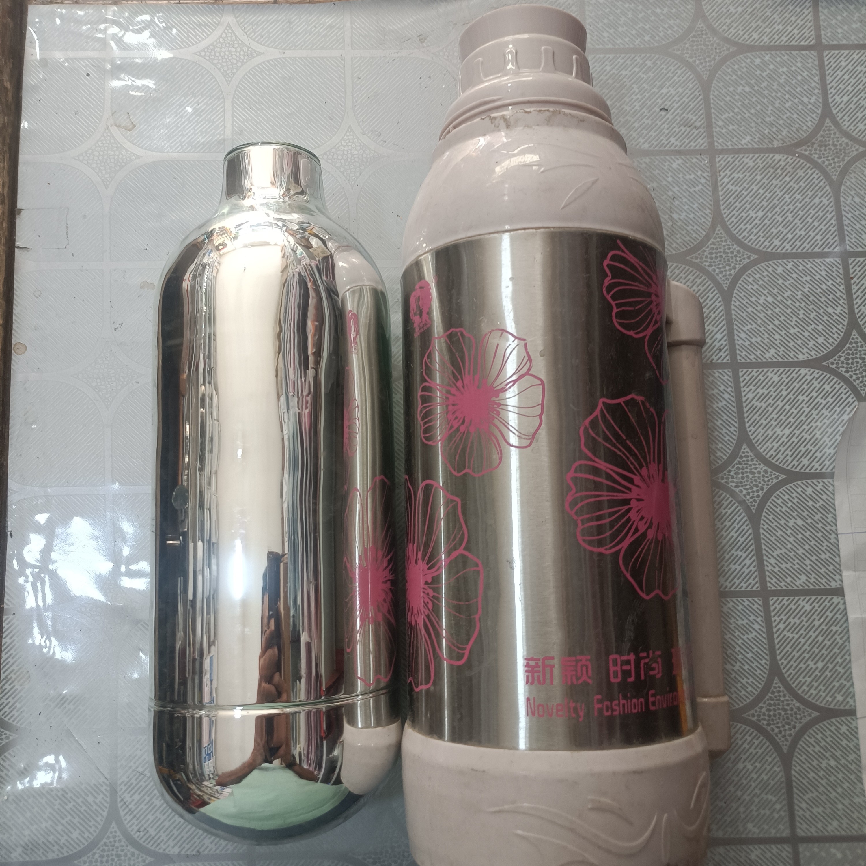 شیشه  فلاسک  2 لیتری   باریک    فلاسک  های  دسته   بغل    مطابق  تصویر