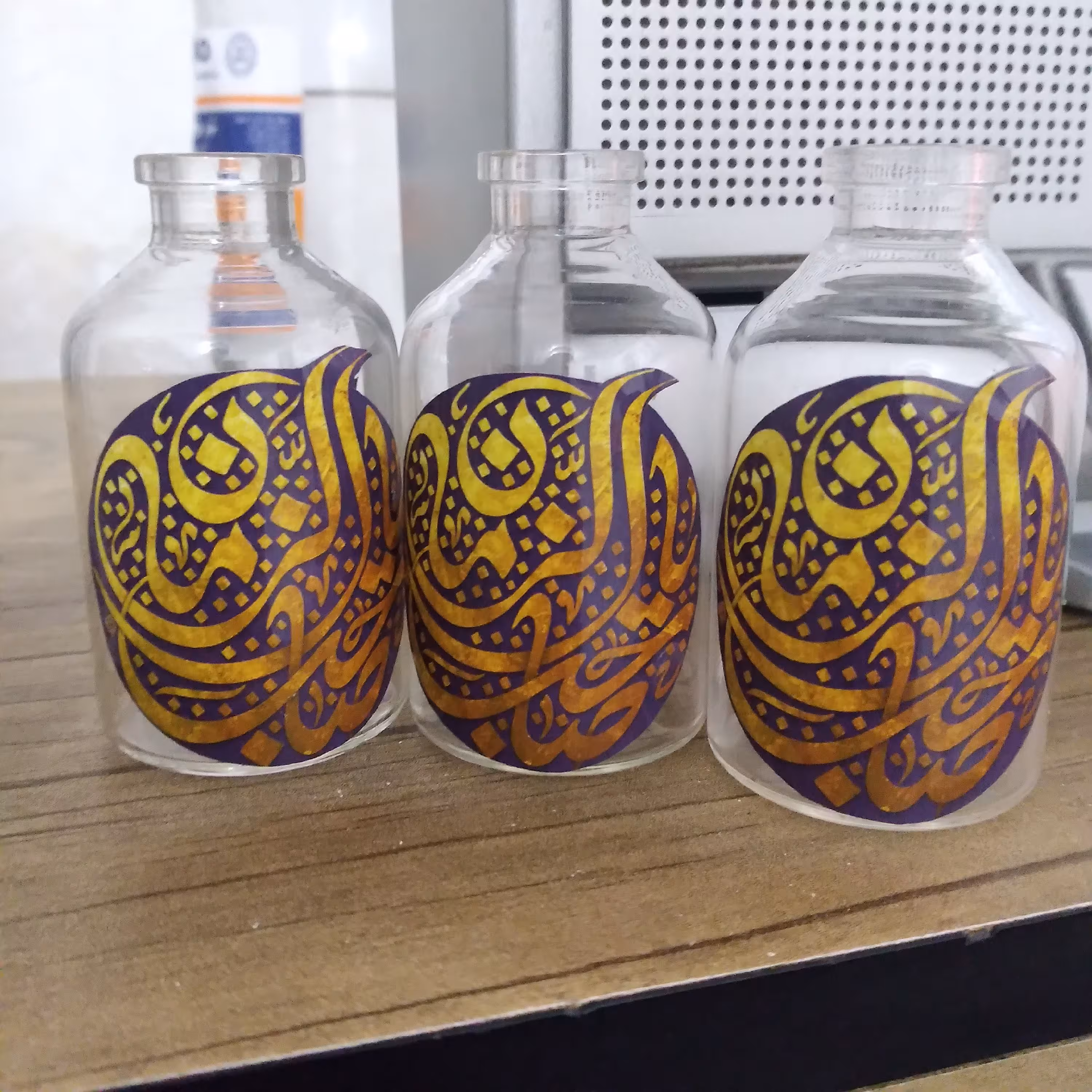 گلدان کوچیک مذهبی با ارتفاع 7 سانت با شعار《یا صاحب الزمان 》