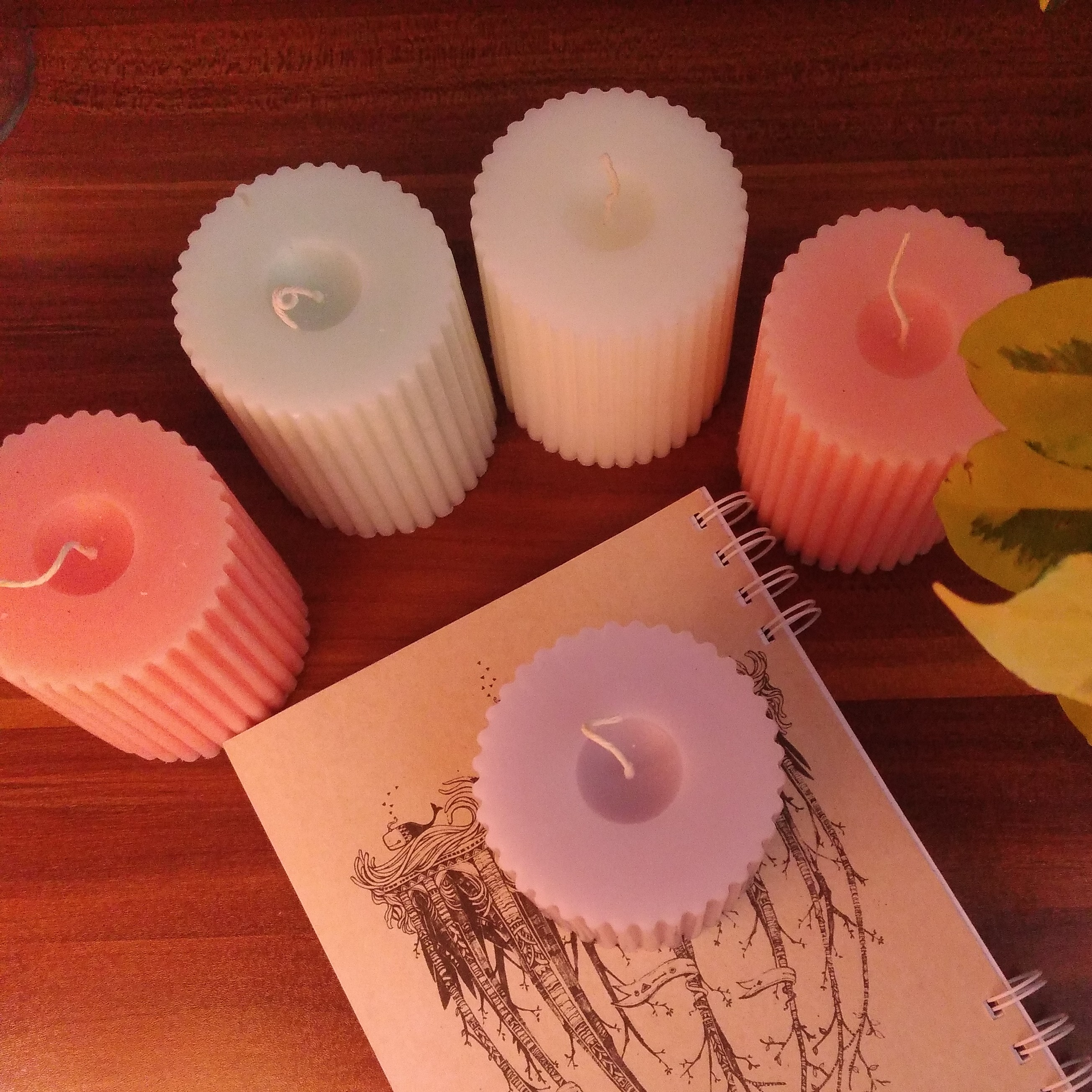 شمع استوانه شیاردار 8 سانتی قطر 7 در رنگ های مختلف