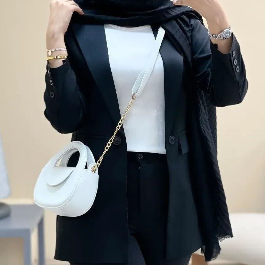 😍نام مانتو کتی پریناز 20
😍جنس : مازراتی
😍رنگ بندی : مشکی, کرم, آبی, گلبهی, اناری, طوسی, سورمه ای
😍سایز ه