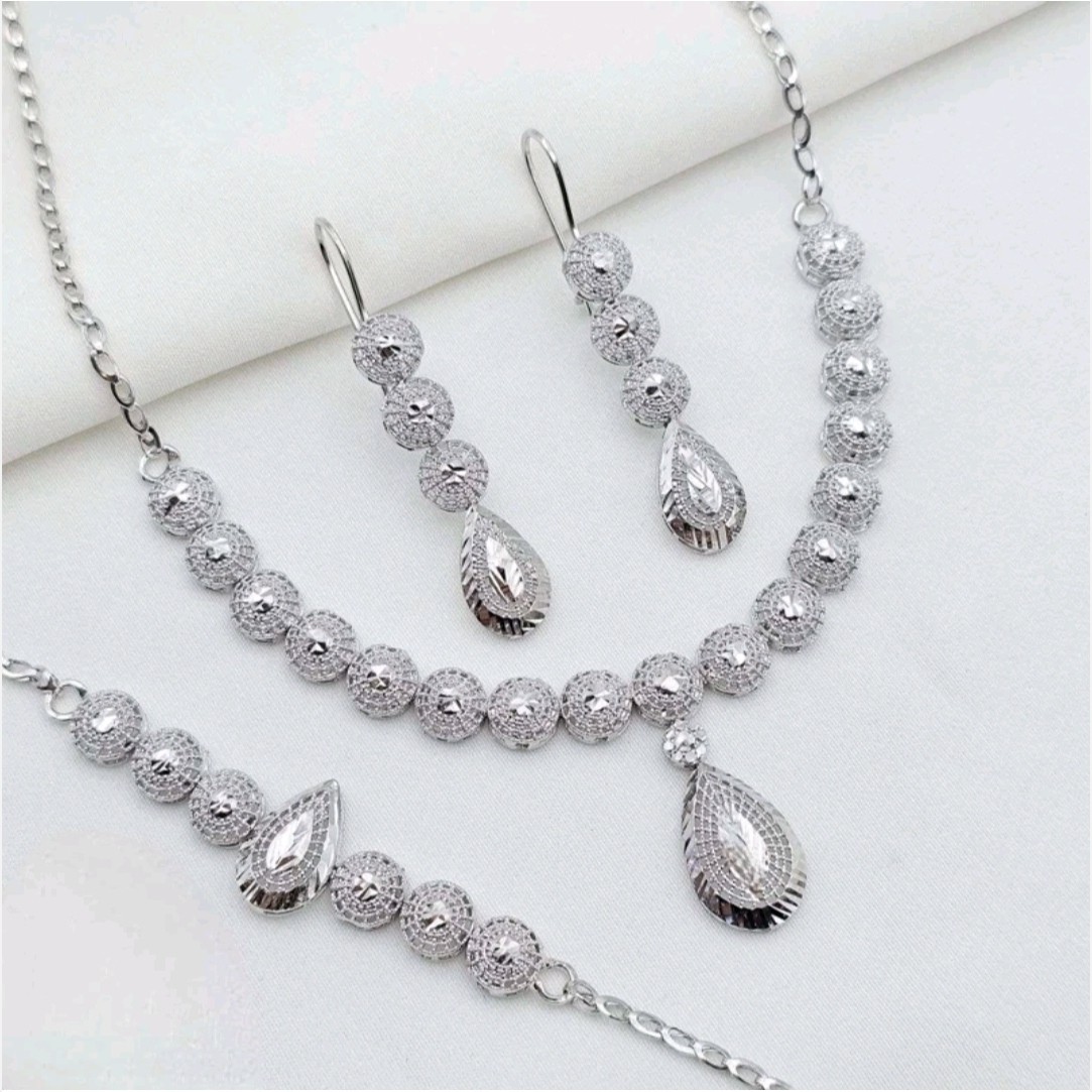 سرویس نقره تمام تراش جناقی بدون نگین بسیار درخشان با عیار 925 و آبکاری طلاسفید