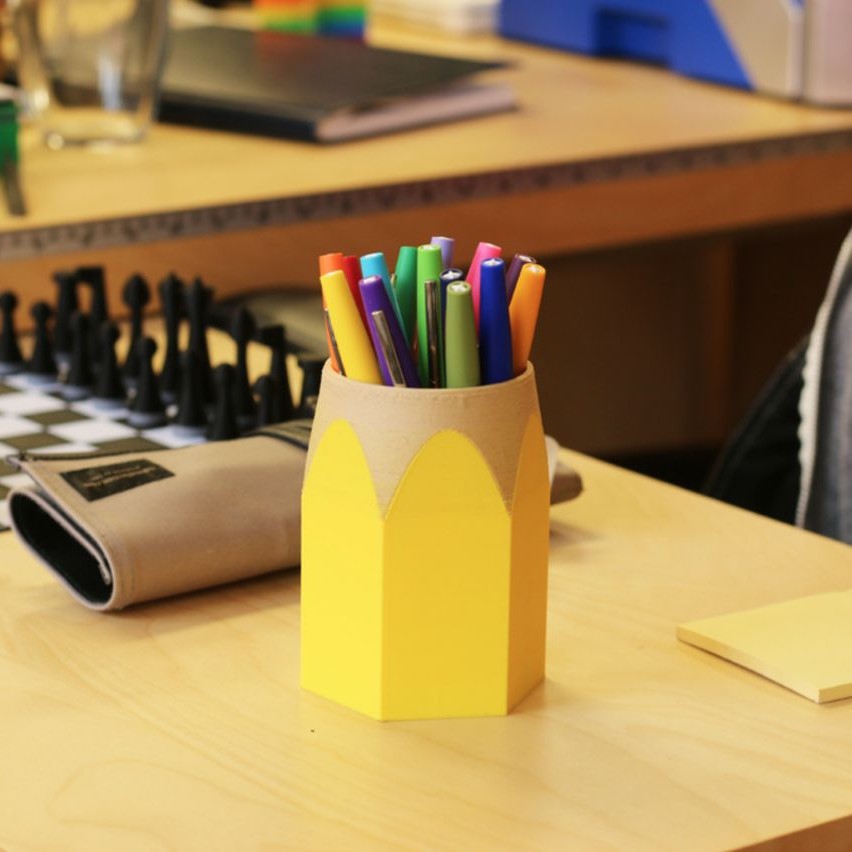 جامدادی رومیزی طرح مداد رنگی  - پرینت سه بعدی 