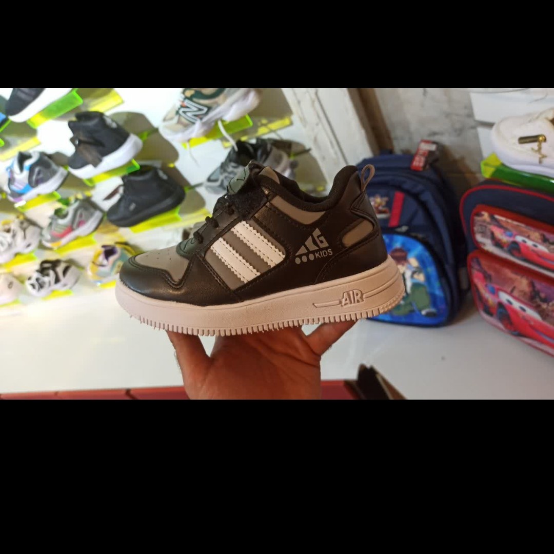 کفش اسپرت ایر مشکی طوسی آدیداس چسبی بندی مناسب مدارس سایز بندی 31 تا 35