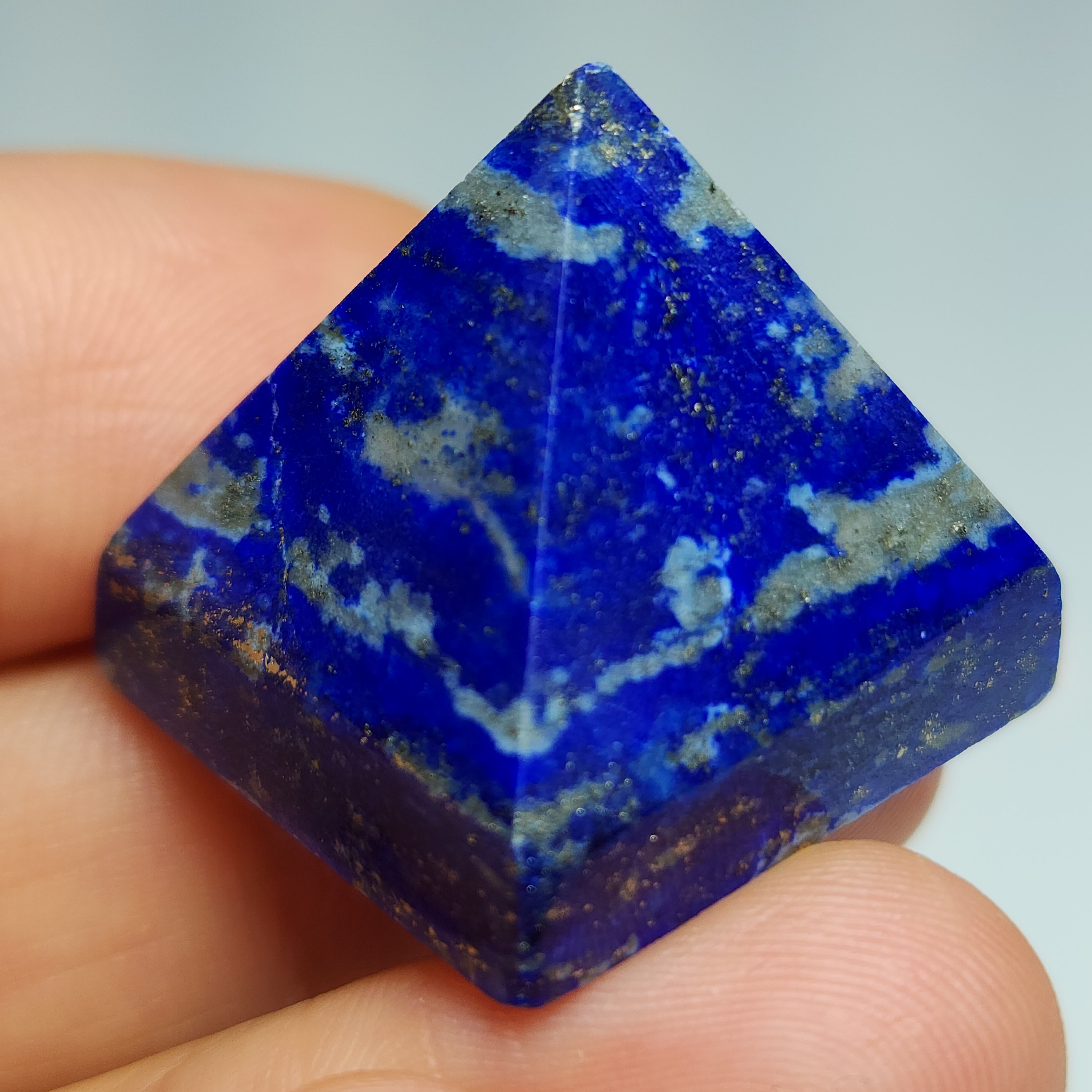 هرم لاجورد اصل و طبیعی درجه یک افغانستان ، پیریت دار  ( سایز 1 )