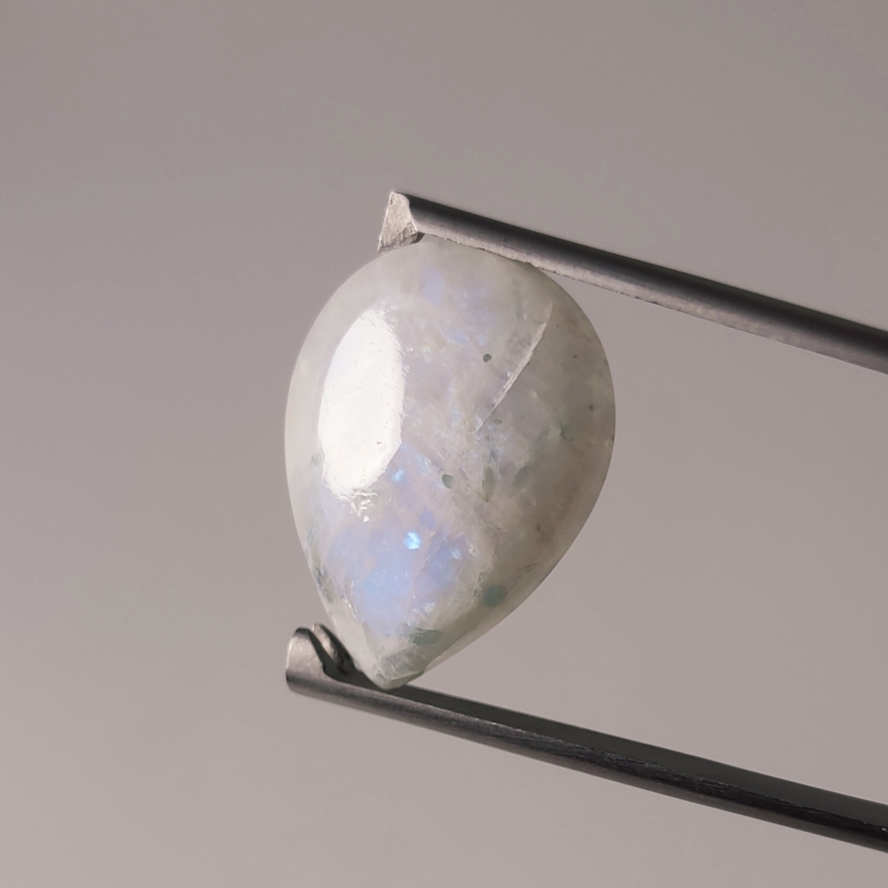 سنگ ماه یا مون استون یا لابرادوریت سفید طبیعی و معدنی   