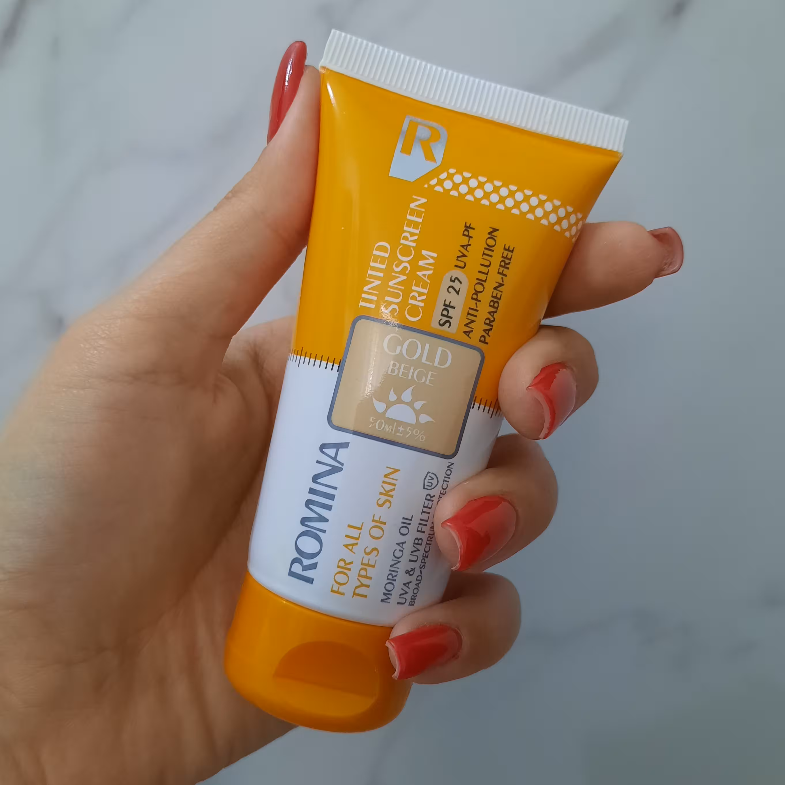 کرم ضد آفتاب رنگ روشن رومینا SPF25 ظرفیت 50 میلی لیتر