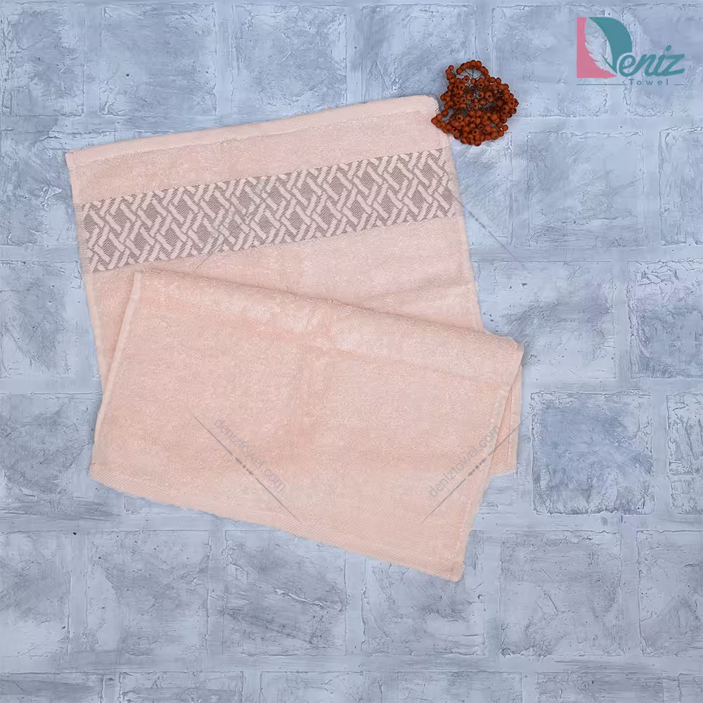 حوله دستی طرح لاین رنگ گلبهی روشن