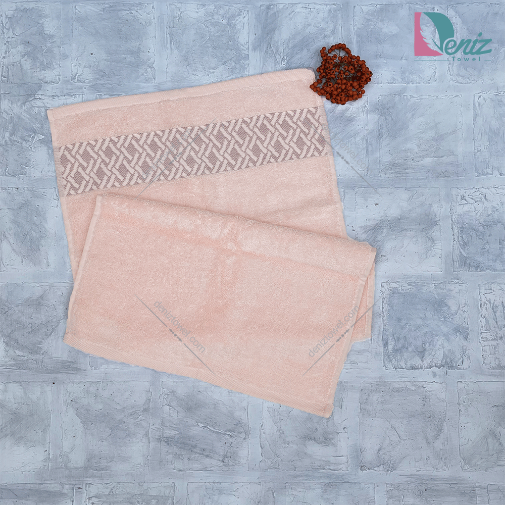 حوله دستی طرح لاین رنگ گلبهی روشن