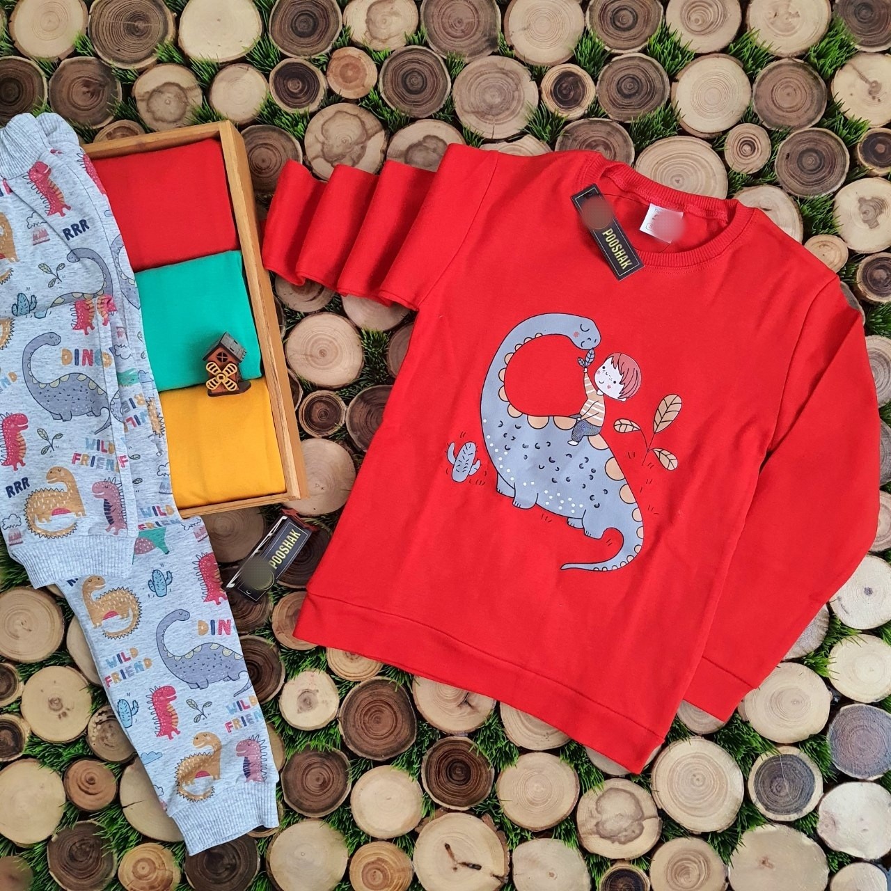 بلوز شلوار پسرانه طرح پسر و دایناسور جنس پنبه دورس اعلا سایز 45 و 50 و 55 کیفیت تضمینی ارسال رایگان 