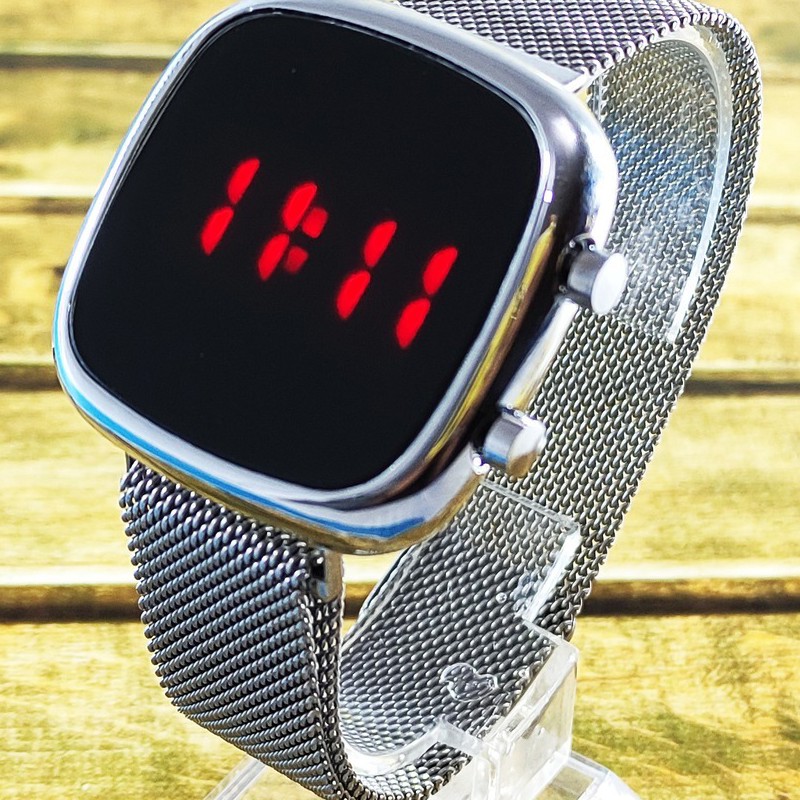 ساعت دکمه ای ال ای دی بند حصیری