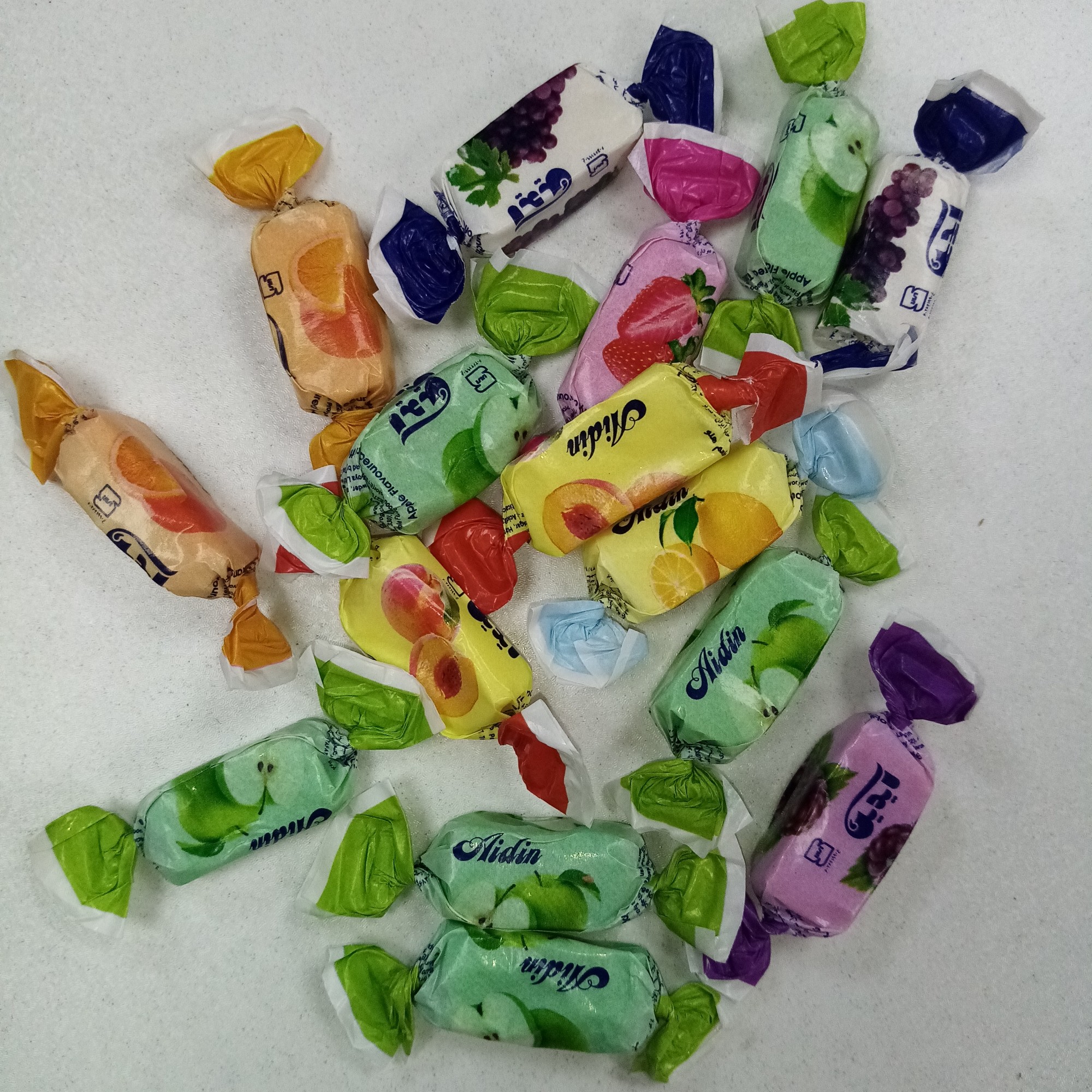 شکلات تافی چندمیوه آیدین
