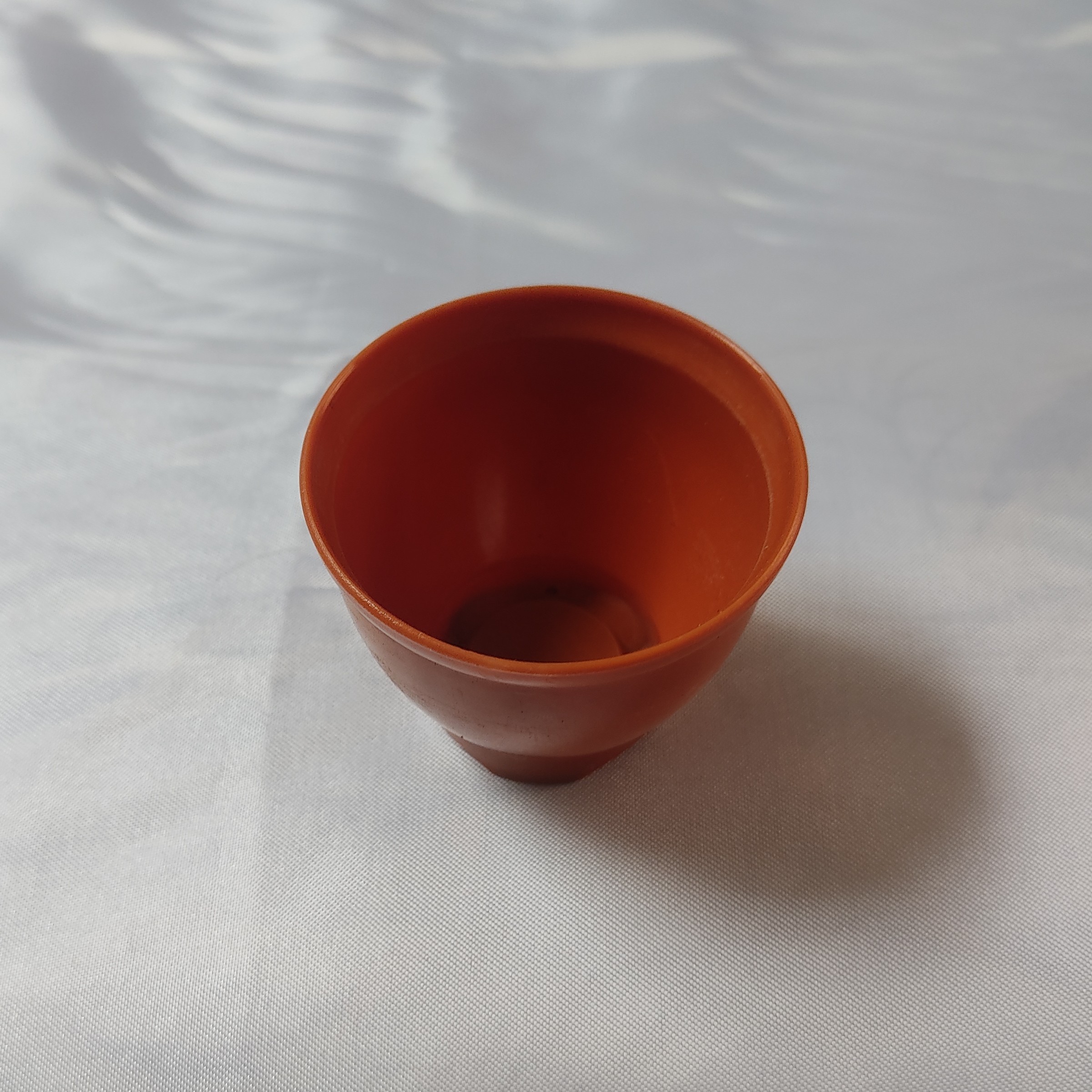 گلدان پلاستیکی مدل کلاسیک سایز 6 رنگ قهوه ای