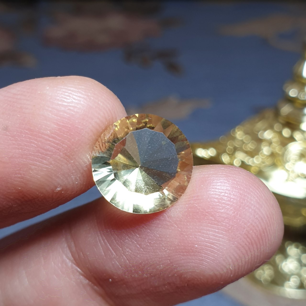 نگین فوق العاده زیبای لمون کوارتز پاک و خوش رنگ اصل آفریقایی با وزن 4قیراط 
کد 24294