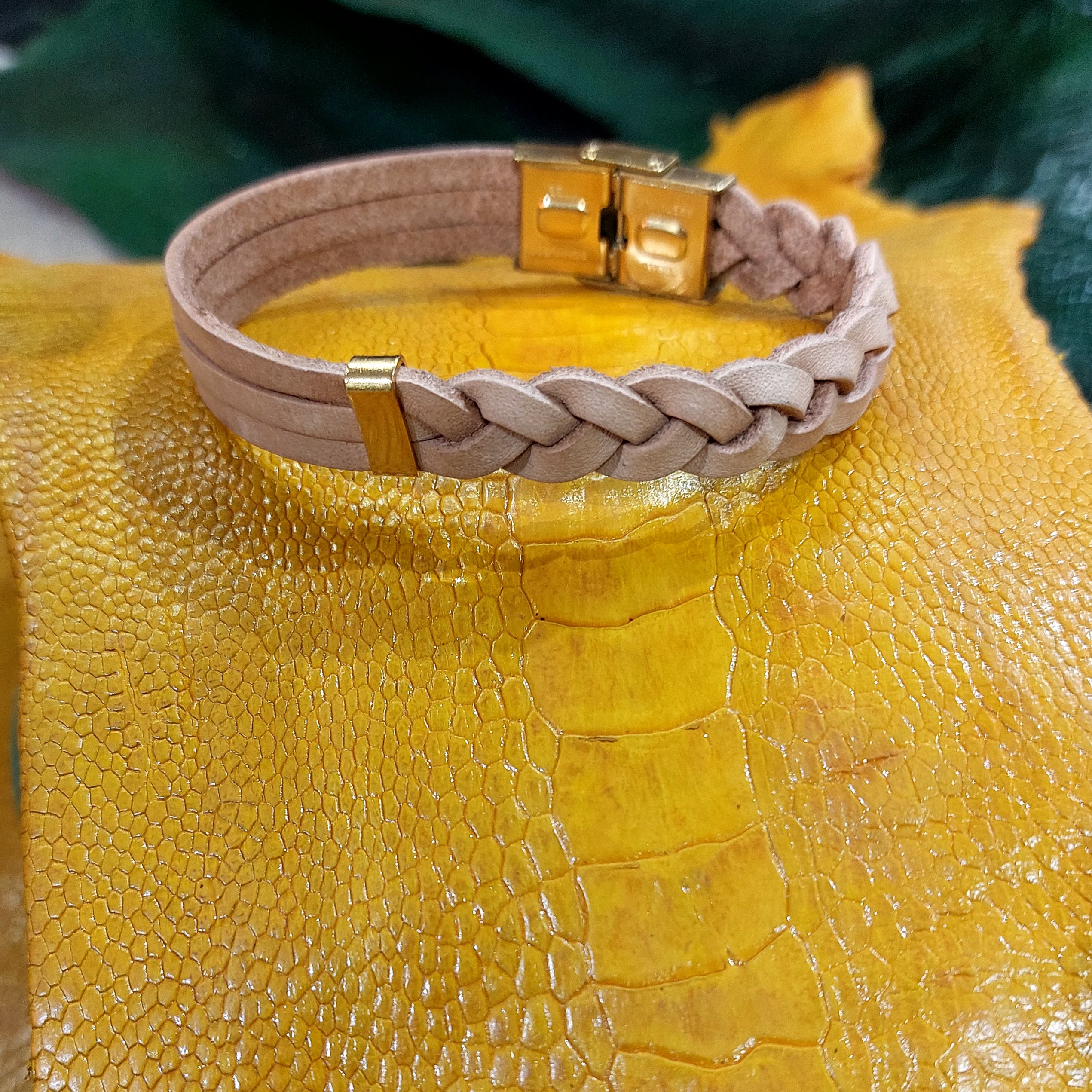 دستبند چرمی کد15