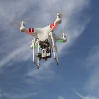 خرید و دانلود عکس باکیفیت پهپاد در آسمان آبی | پیک فاکس | Pic Fox