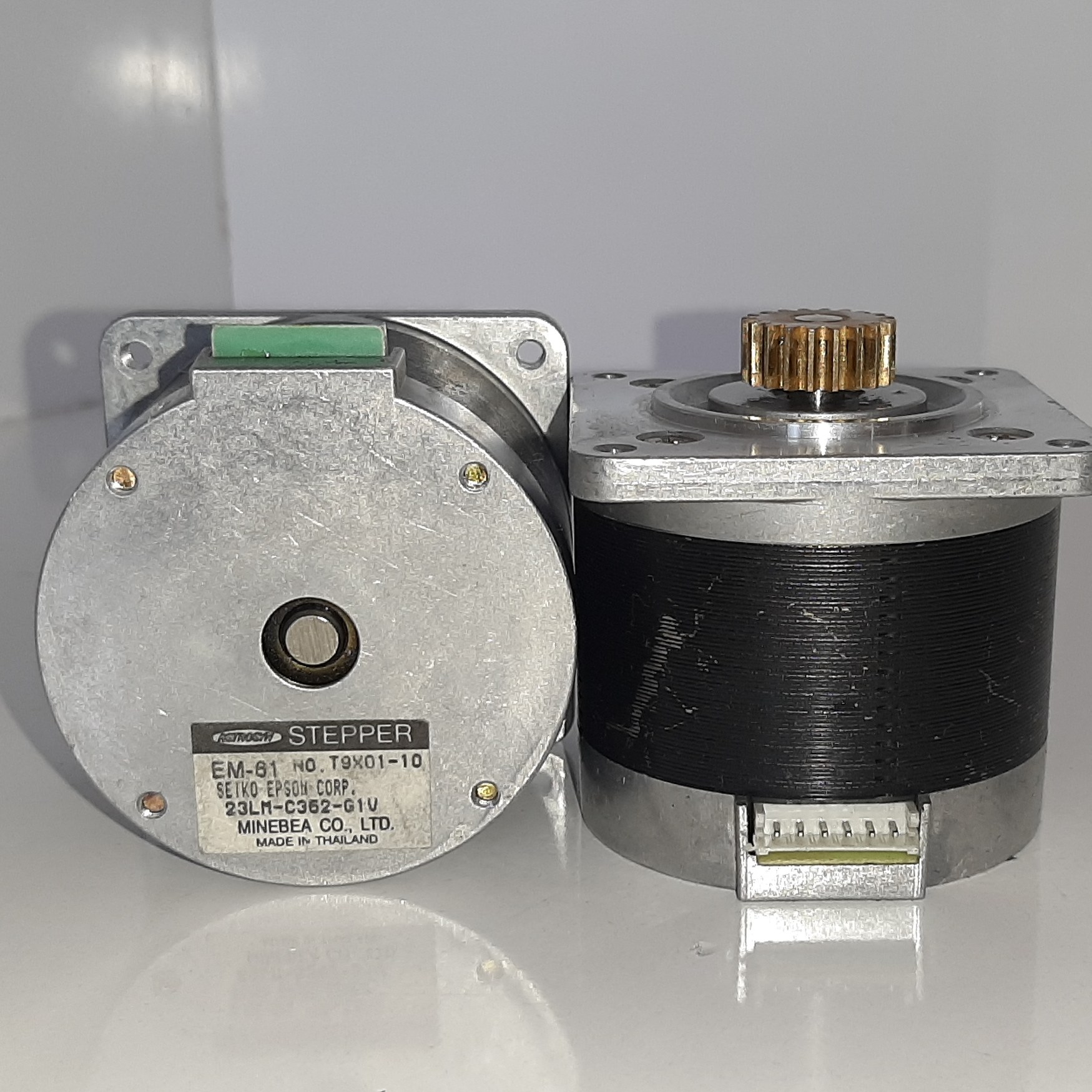استپر موتور 23LM-C352-G1V