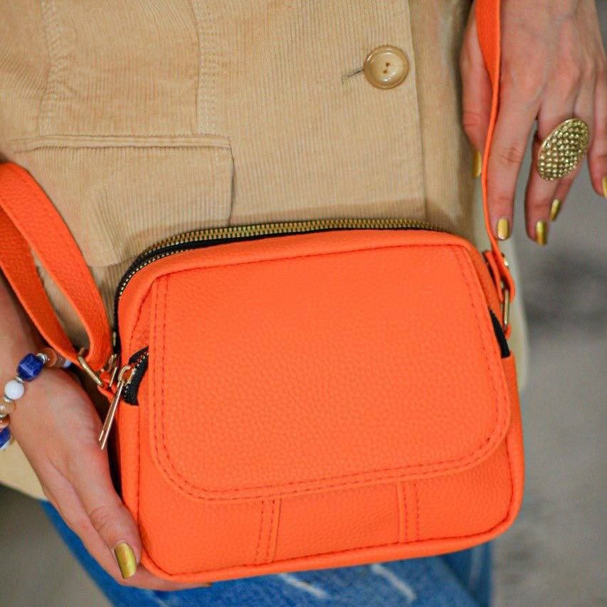 کیف پاسپورتی کاربردی و جادار  رنگ نارنجی (ارسال رایگان)