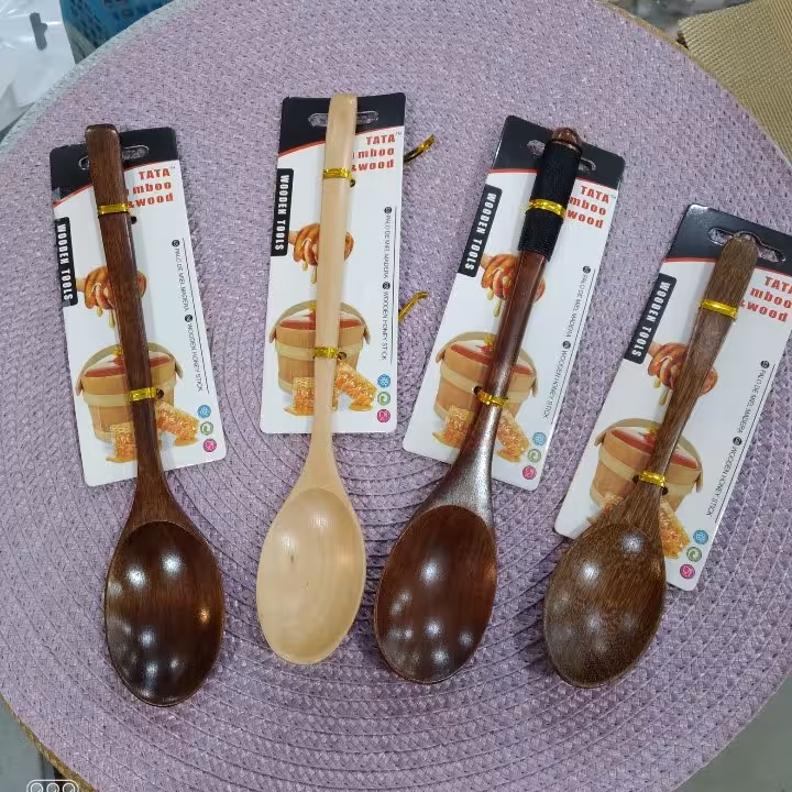 قاشق چوبی