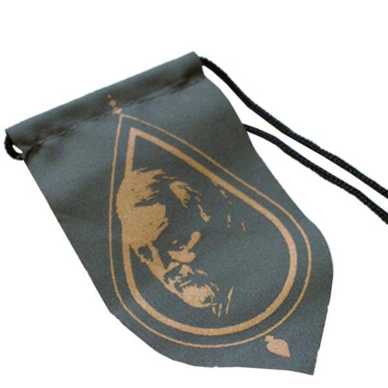 010060- آویز خودرو زیتونی طرح شهید سلیمانی پارچه ای با چاپ سیلک