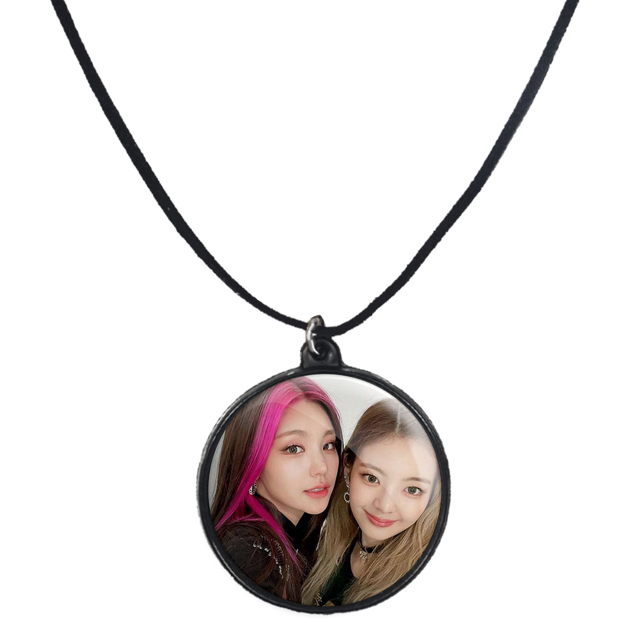 گردنبند پرمانه طرح گروه موسیقی ایتزی کد pmb.13174 مدل دو طرفه