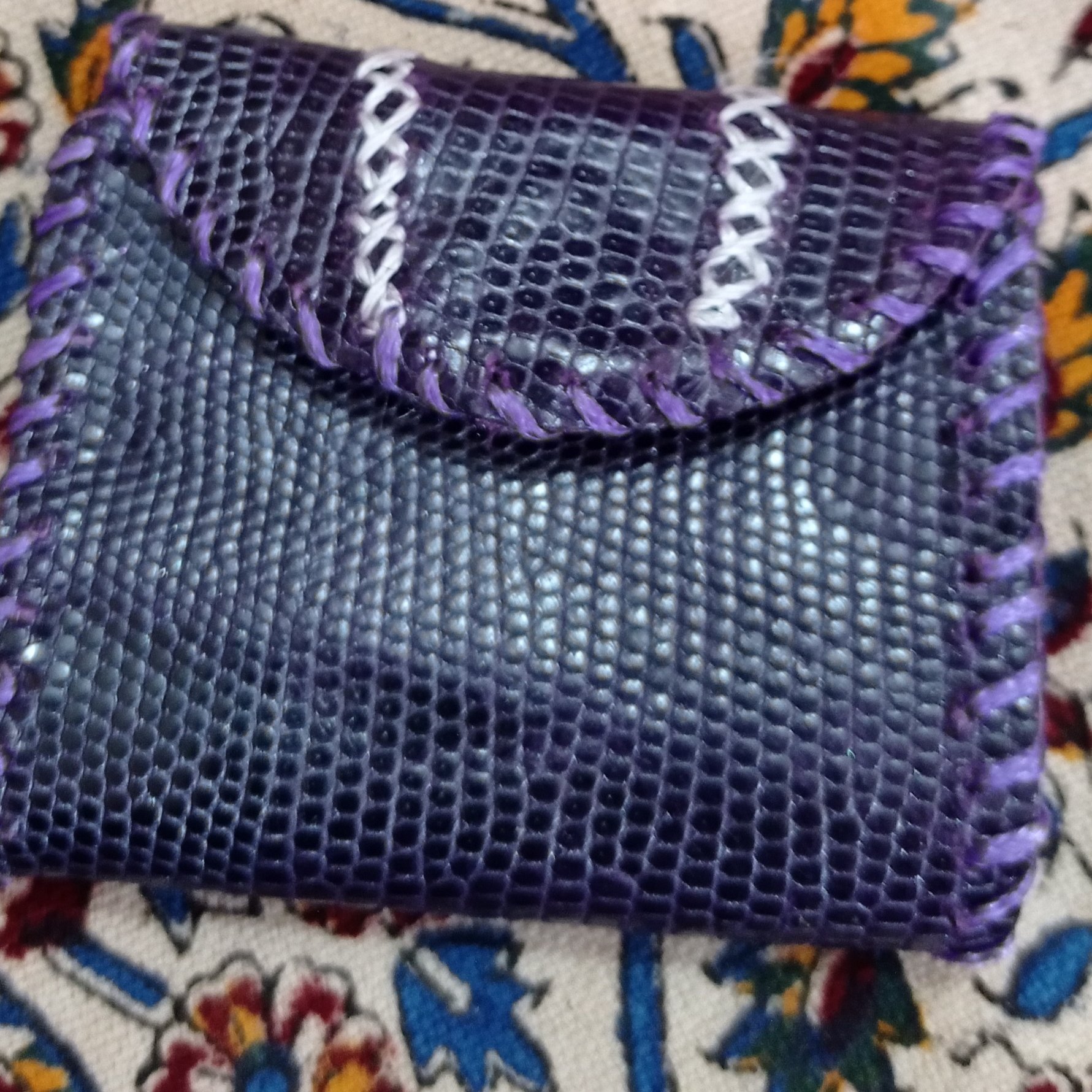 جا سوئیچی چرم بنفش