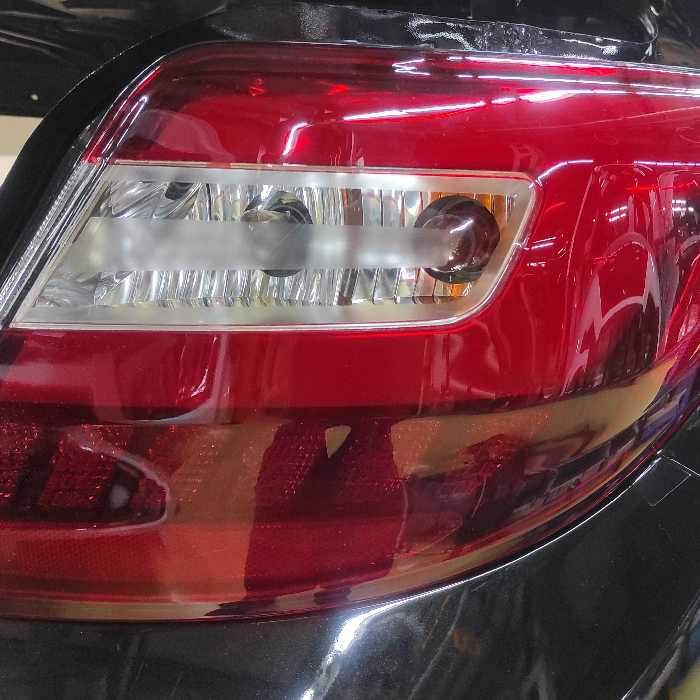 چراغ خطر عقب دنا پلاس سمت راست مارک مدرن ممتازویژه خط تولید  