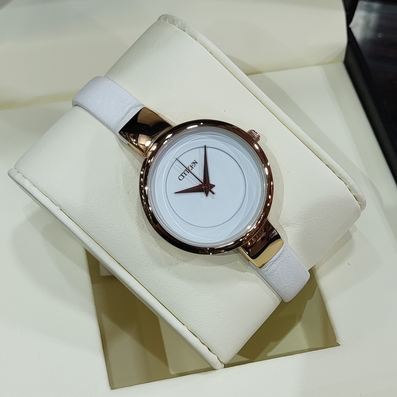 ساعت مچی بند چرم سفید سیتیزن 