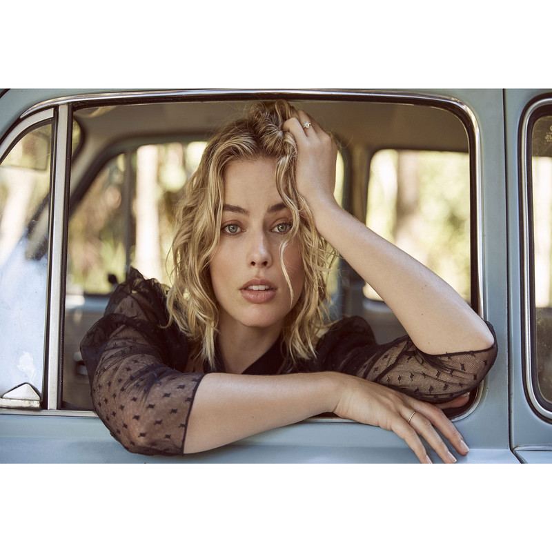 تابلو شاسی مدل بازیگر مارگو رابی T5914 | دنیای قاب