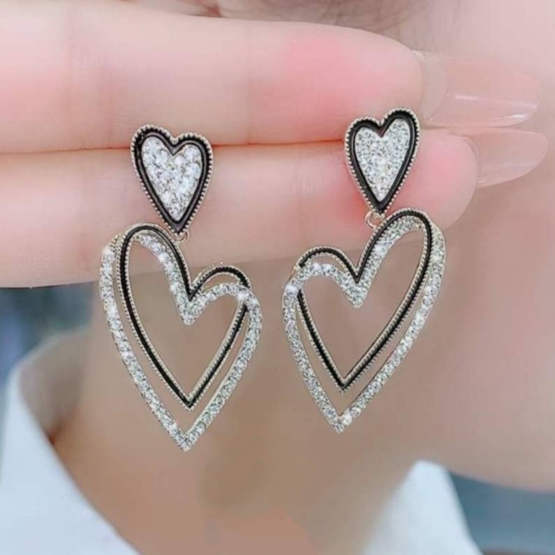 گوشواره حراجی اویز طرح قلب مجلسی