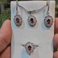 نیم ست زیبای گارنت اصلی 
نقره عیار 925ارسال رایگان 