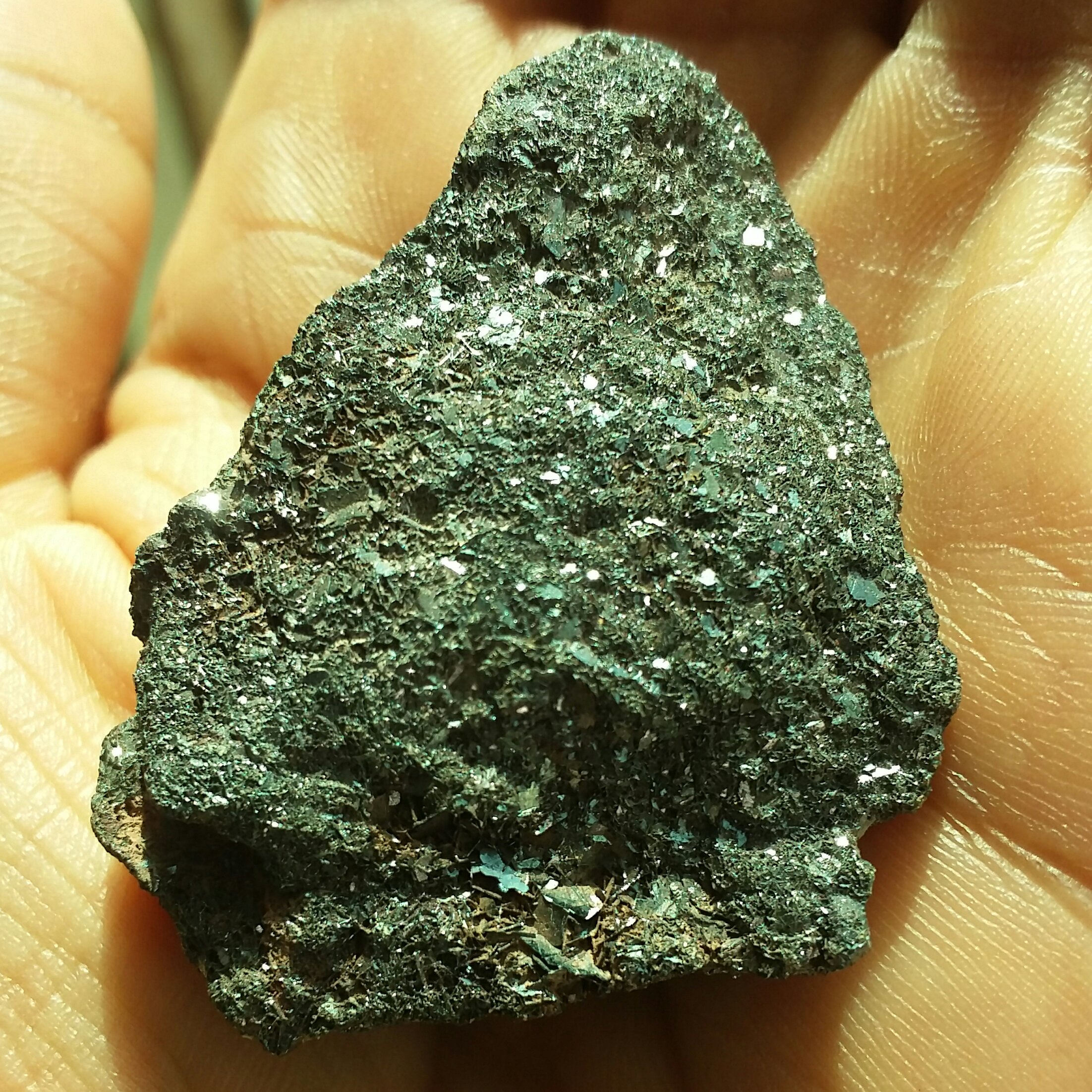 سنگ راف کلکسیونی آهن الوژیست محشر با تلالو بی نظیر 100درصد طبیعی شاهکار خلقت