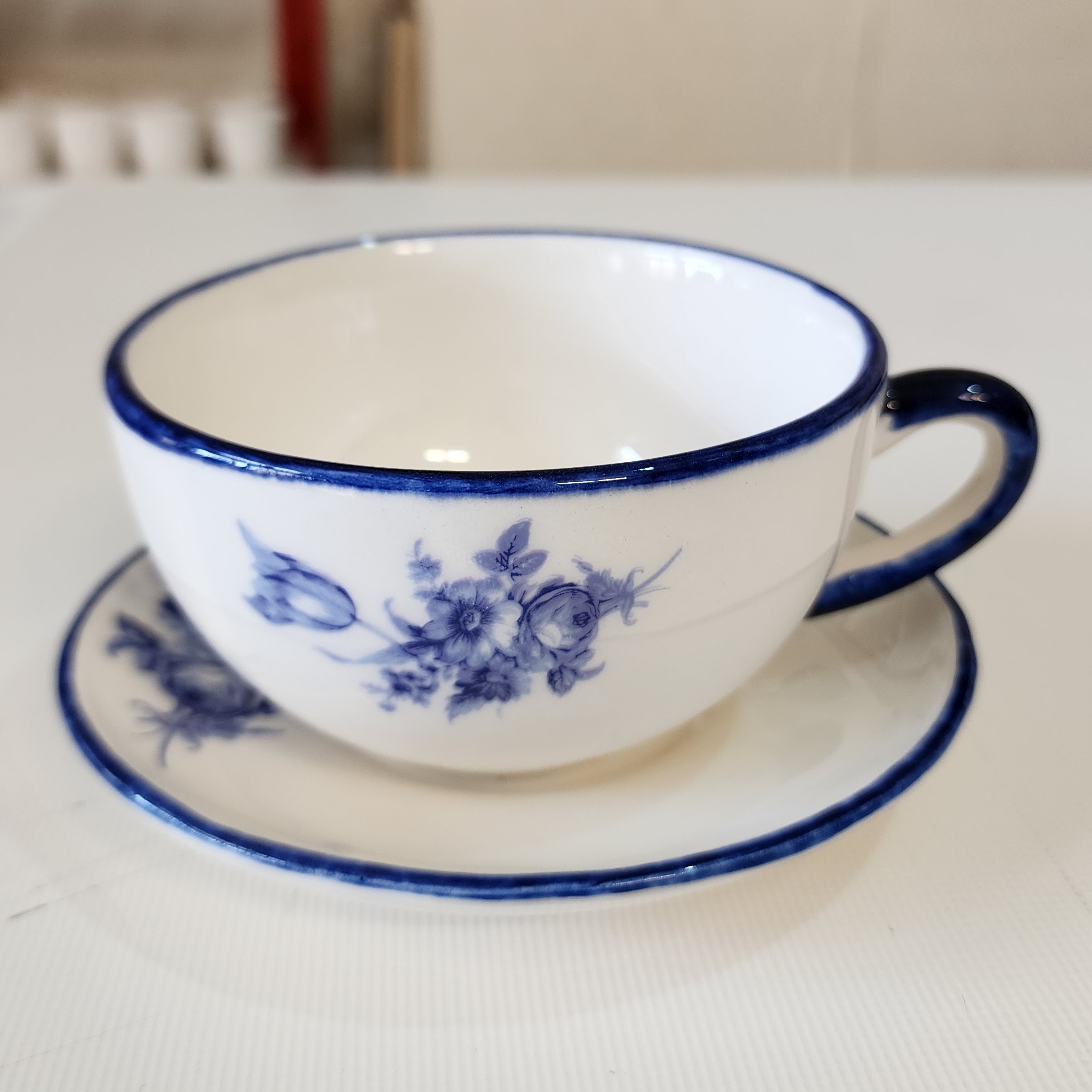 فنجان و نعلبکی مخصوص لاته خوری در 3 رنگ که در عکس مشخصه و همه تولیدات خودمه و پر از انرژی مثبت
