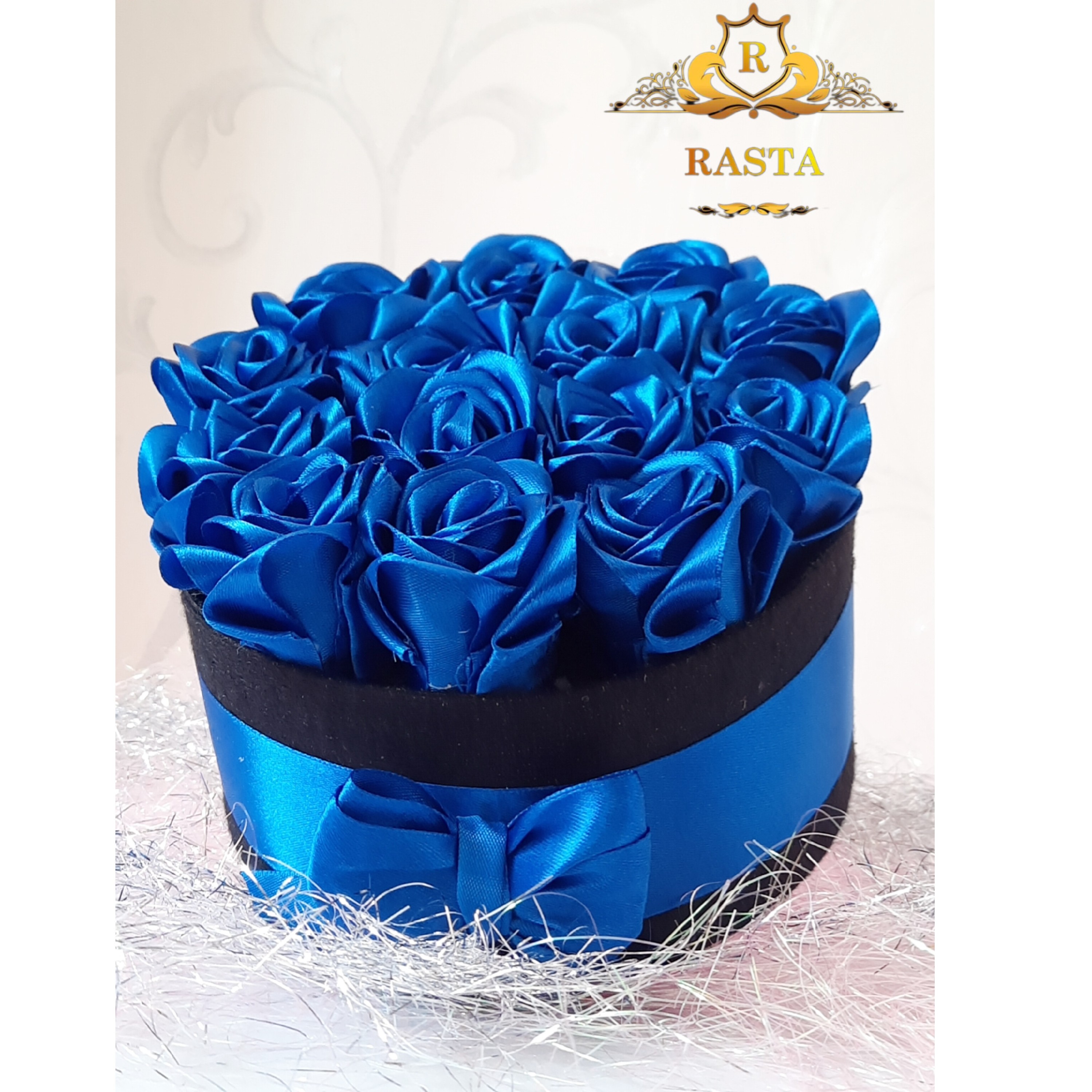 باکس گل رز روبانی آبی.