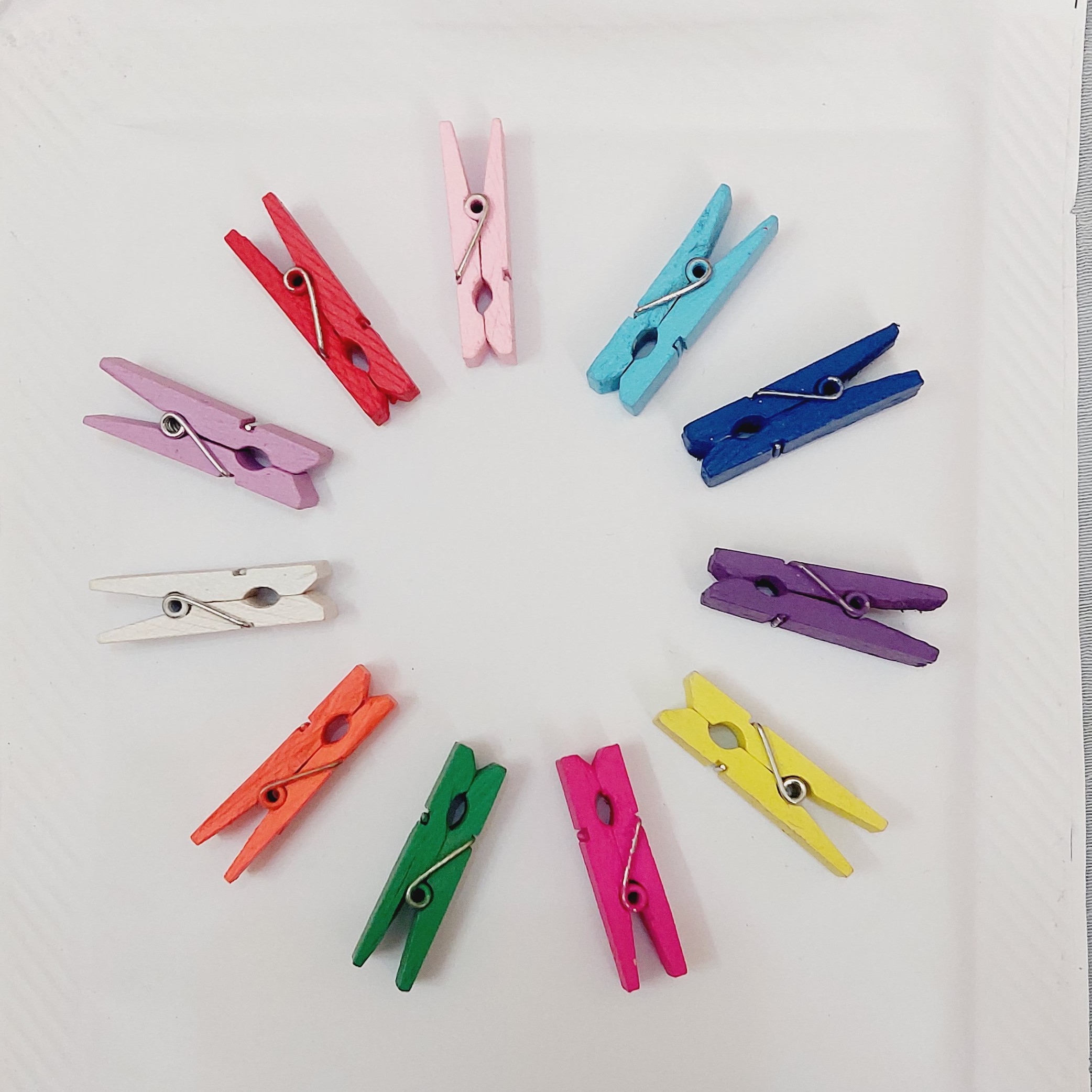 گیره چوبی رنگی فانتزی3سانت ونیم فروش دونه ای