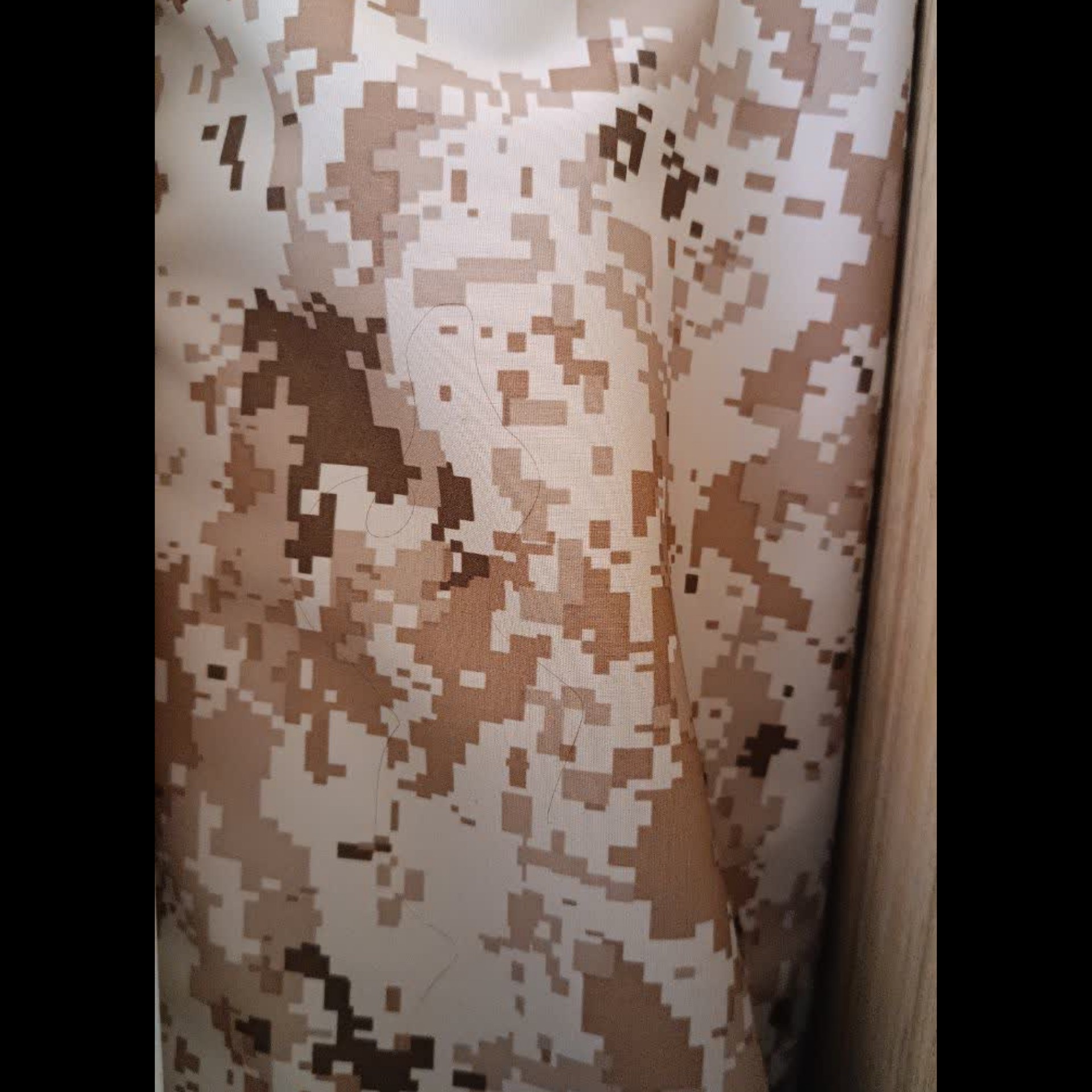 پارچه چریکی ضد آب . گرم بالا . جنس مموری . منعطف و عرض 150