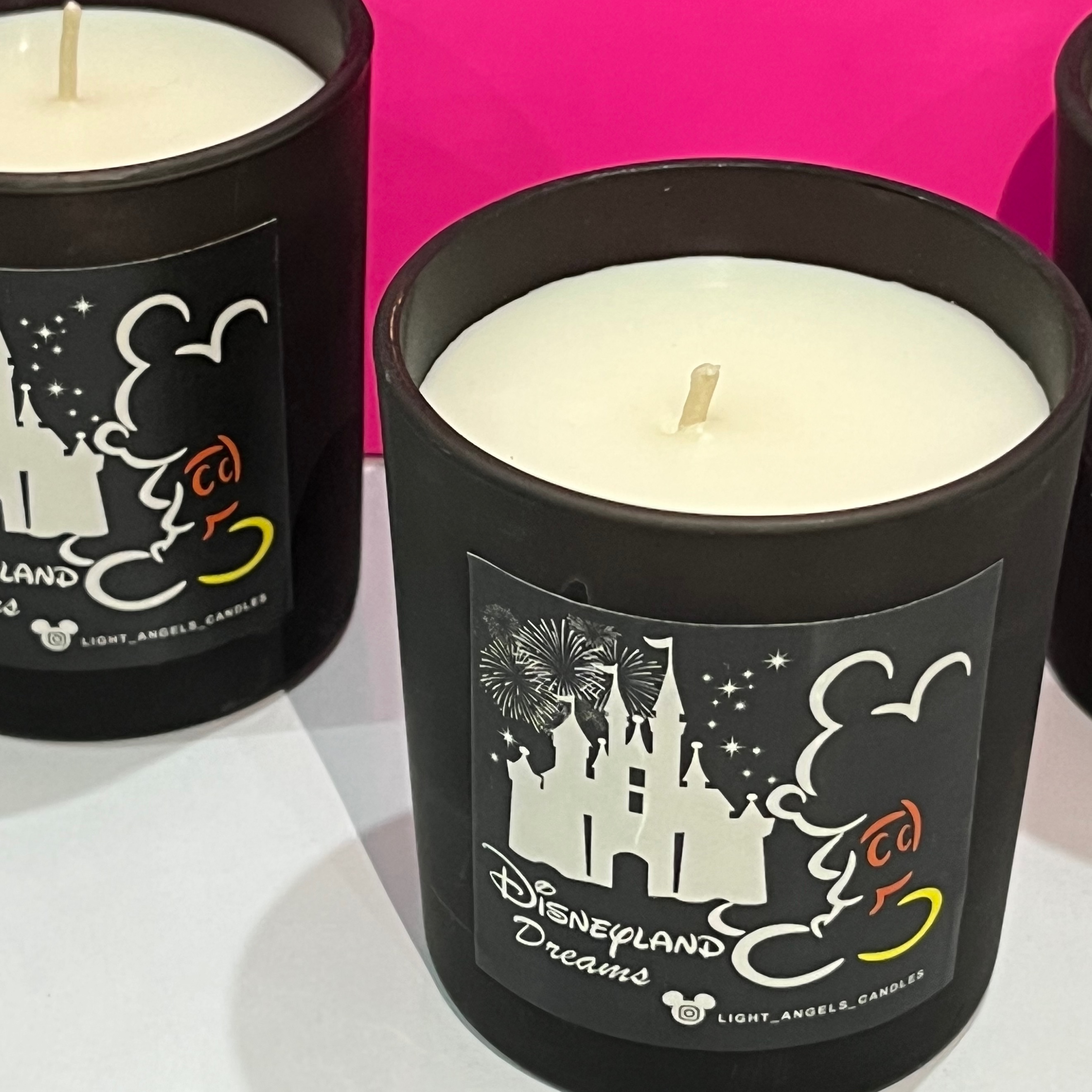 شمع لیوانی عطری دیزنی لند در لیوان مشکی مات 