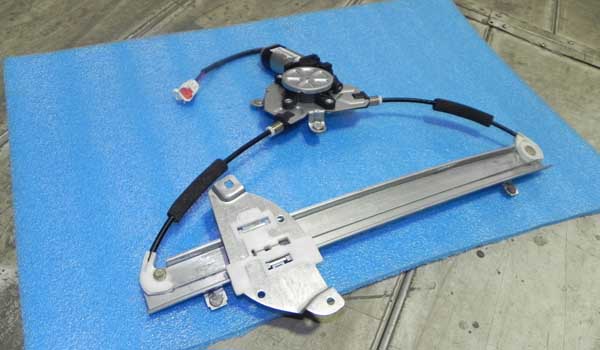 شيشه بالابر جلو چپ ام وی ام 550 چین یدک مرکزی - خرید لوازم یدکی خودروهای چینی - لوازم یدکی خودروهای کره ای - لوازم یدکی خودروهای ژاپنی - کف قیمت بازار - ارسال سریع به سراسر ایران